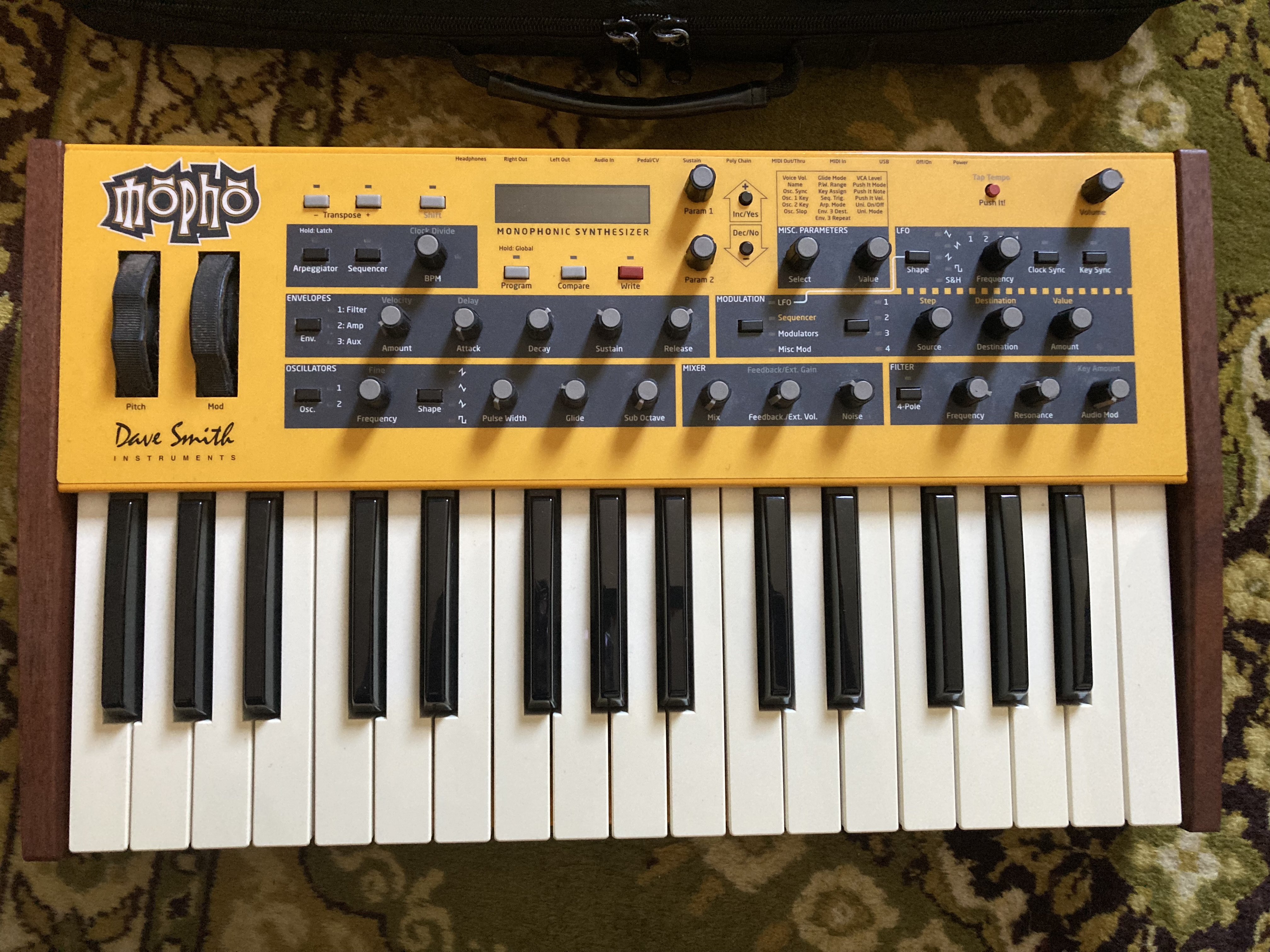 Dave Smith Instruments Mopho | Vintage Synth Explorer