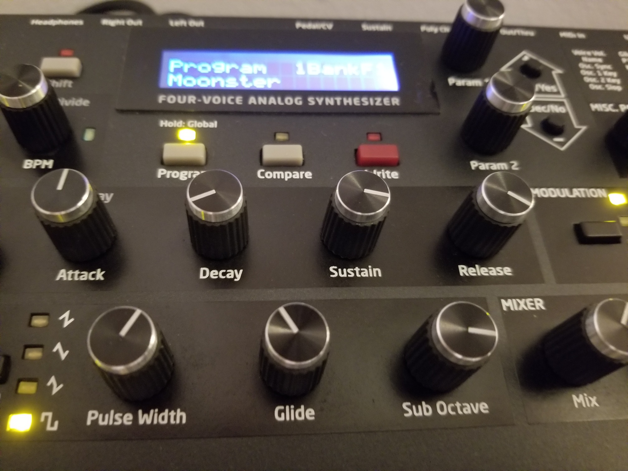 Mopho x4 Dave Smith Instruments Mopho x4 Audiofanzine