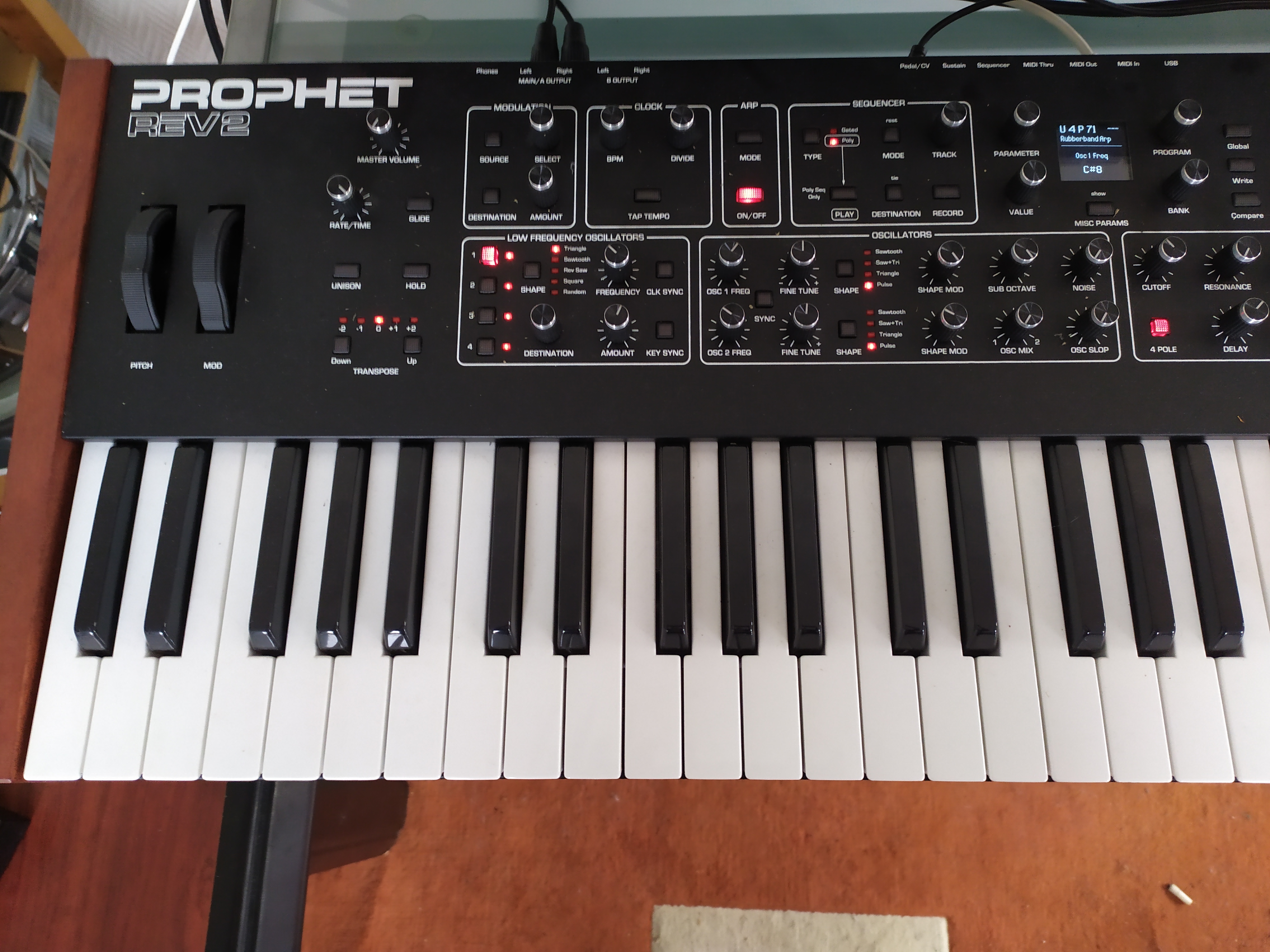 Prophet REV2 16 voix Dave Smith Instruments Audiofanzine