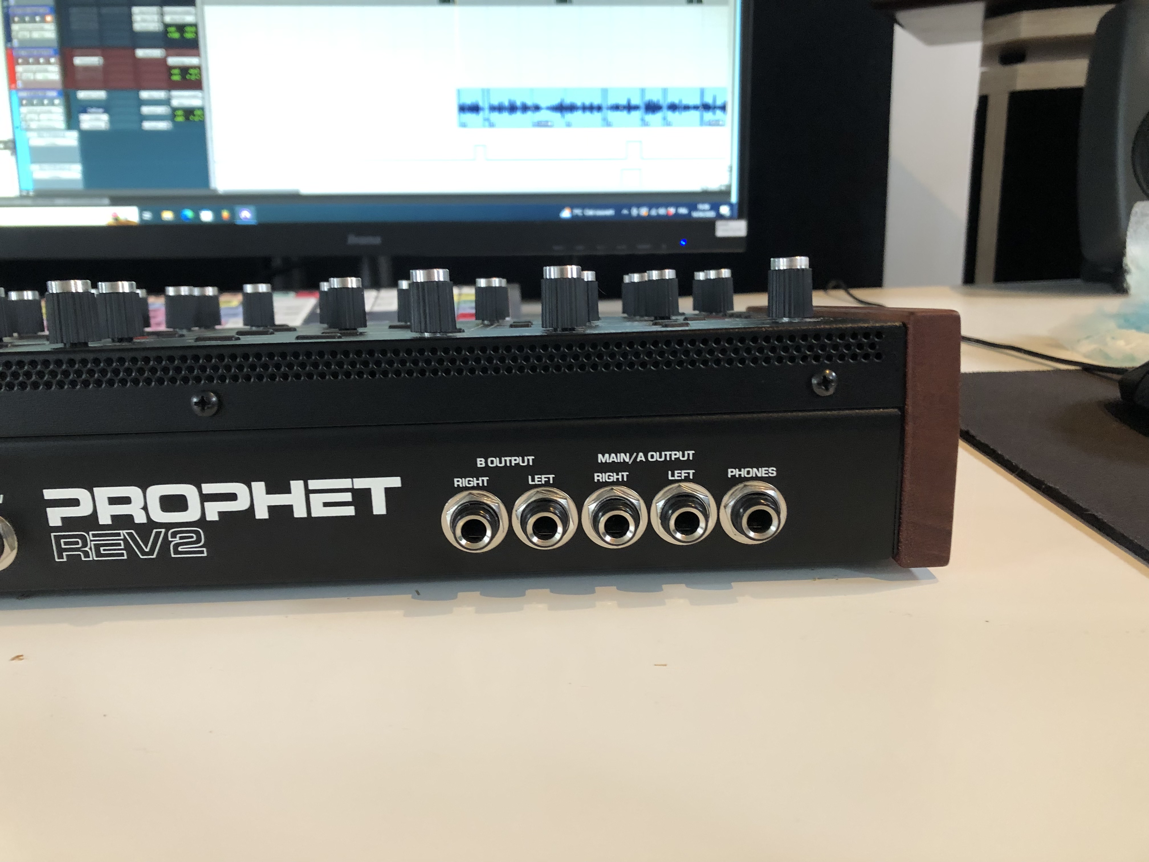 Prophet Rev2 Module 16 voix Dave Smith Instruments Audiofanzine