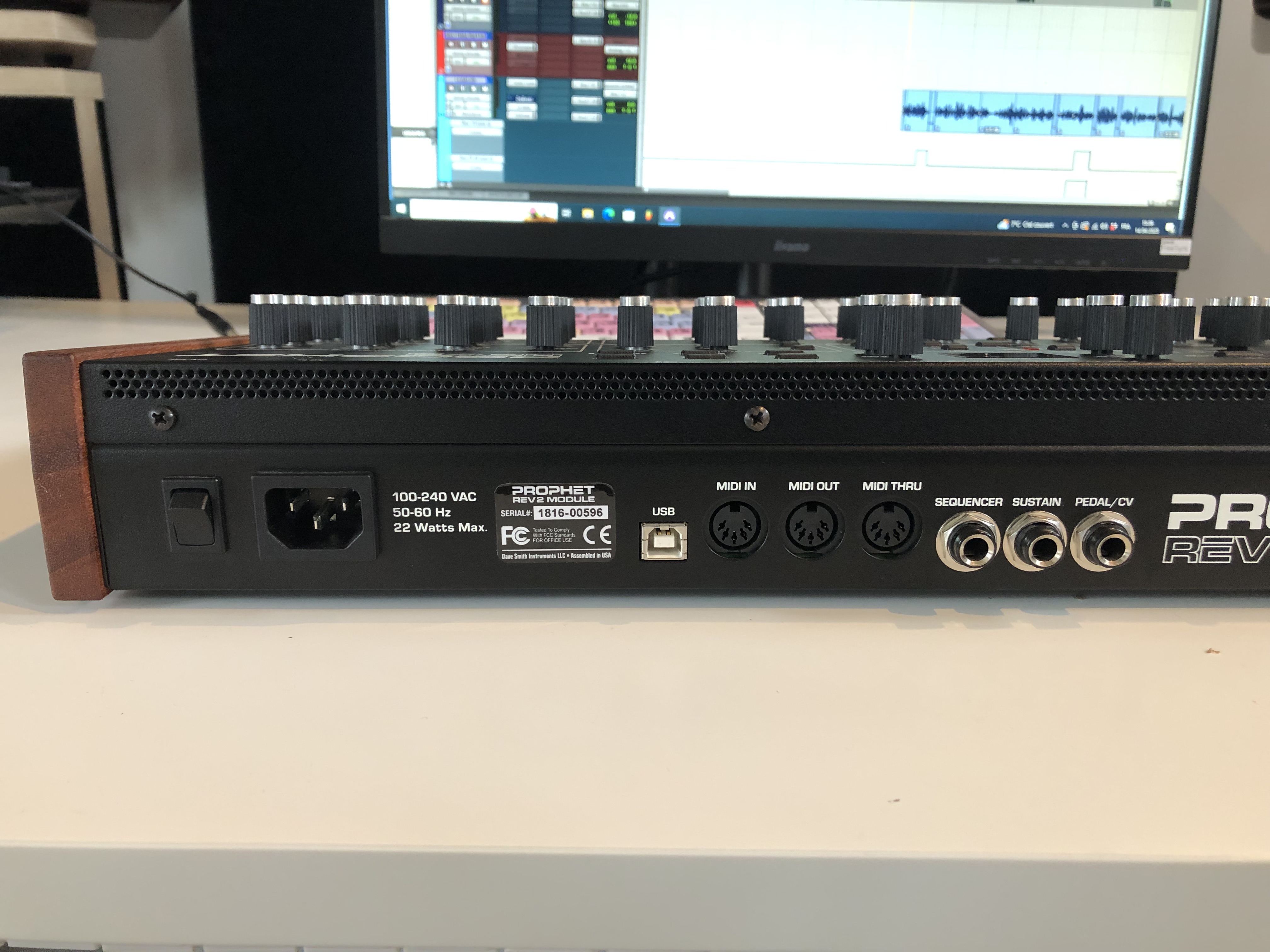 Prophet Rev2 Module 16 voix Dave Smith Instruments Audiofanzine