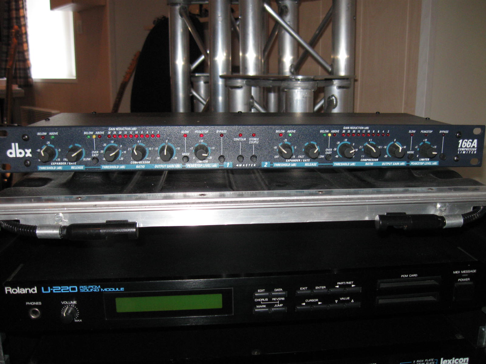 Compresseur DBX 166 A, 2 canaux. Made In USA. (Auvergne) Audiofanzine