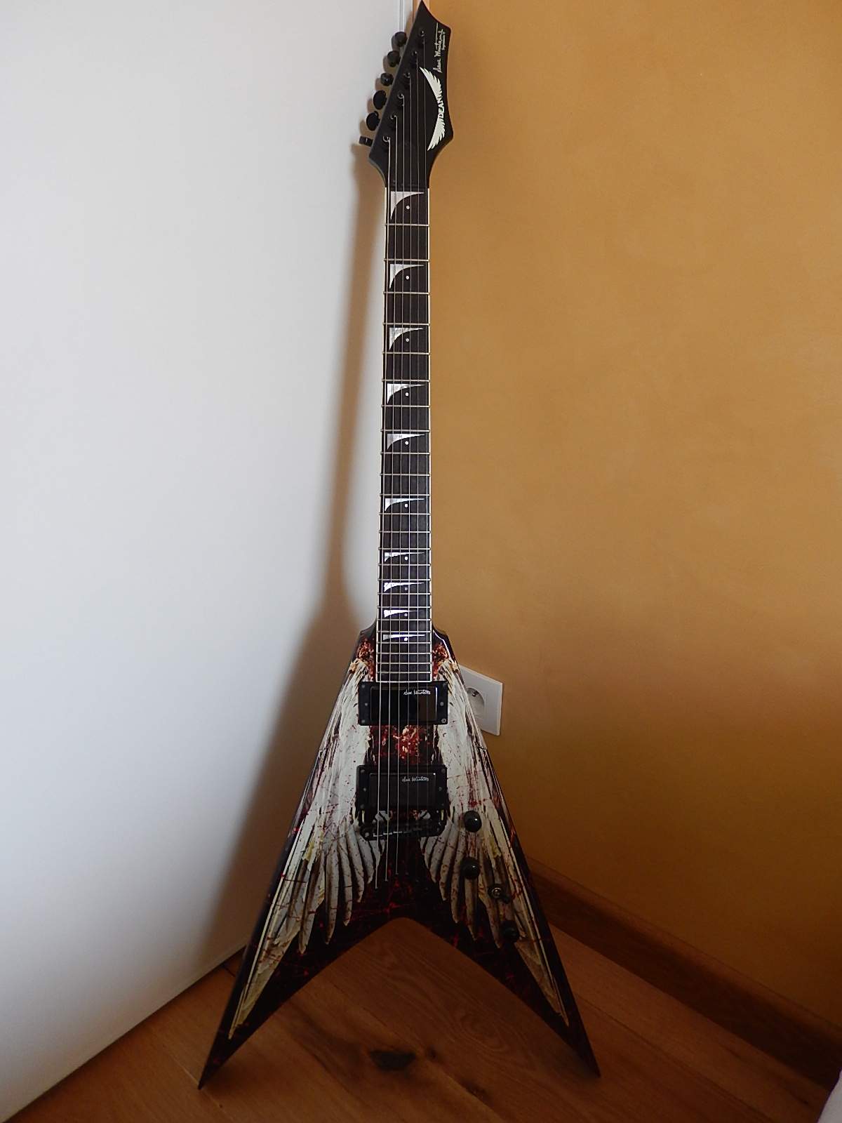 Photo Dean Guitars Dave Mustaine VMNT Angel Of Deth : Dean Guitars Dave ...