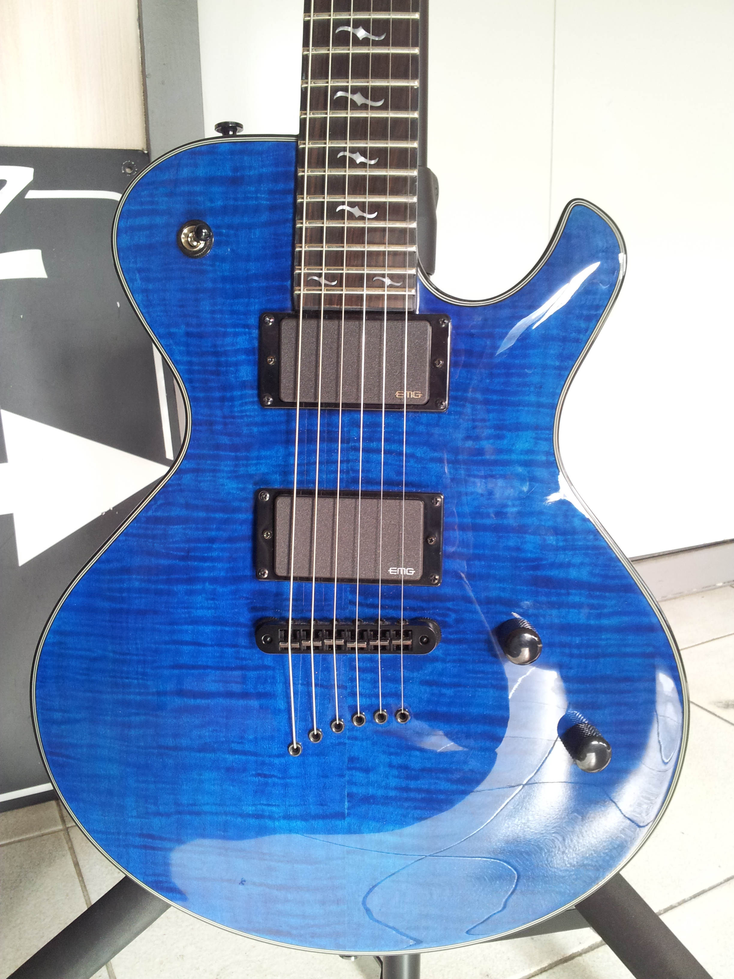 Deceiver Classic White Dean Guitars Audiofanzine