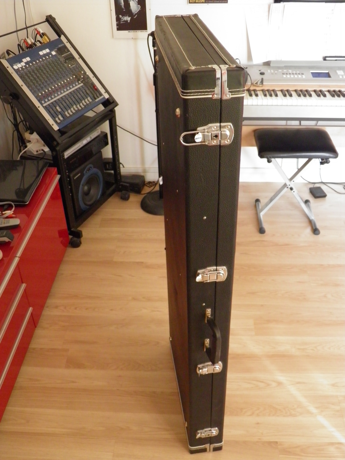 Photo Dean Guitars Deluxe Case Razorback Guitar Dean Guitars Deluxe