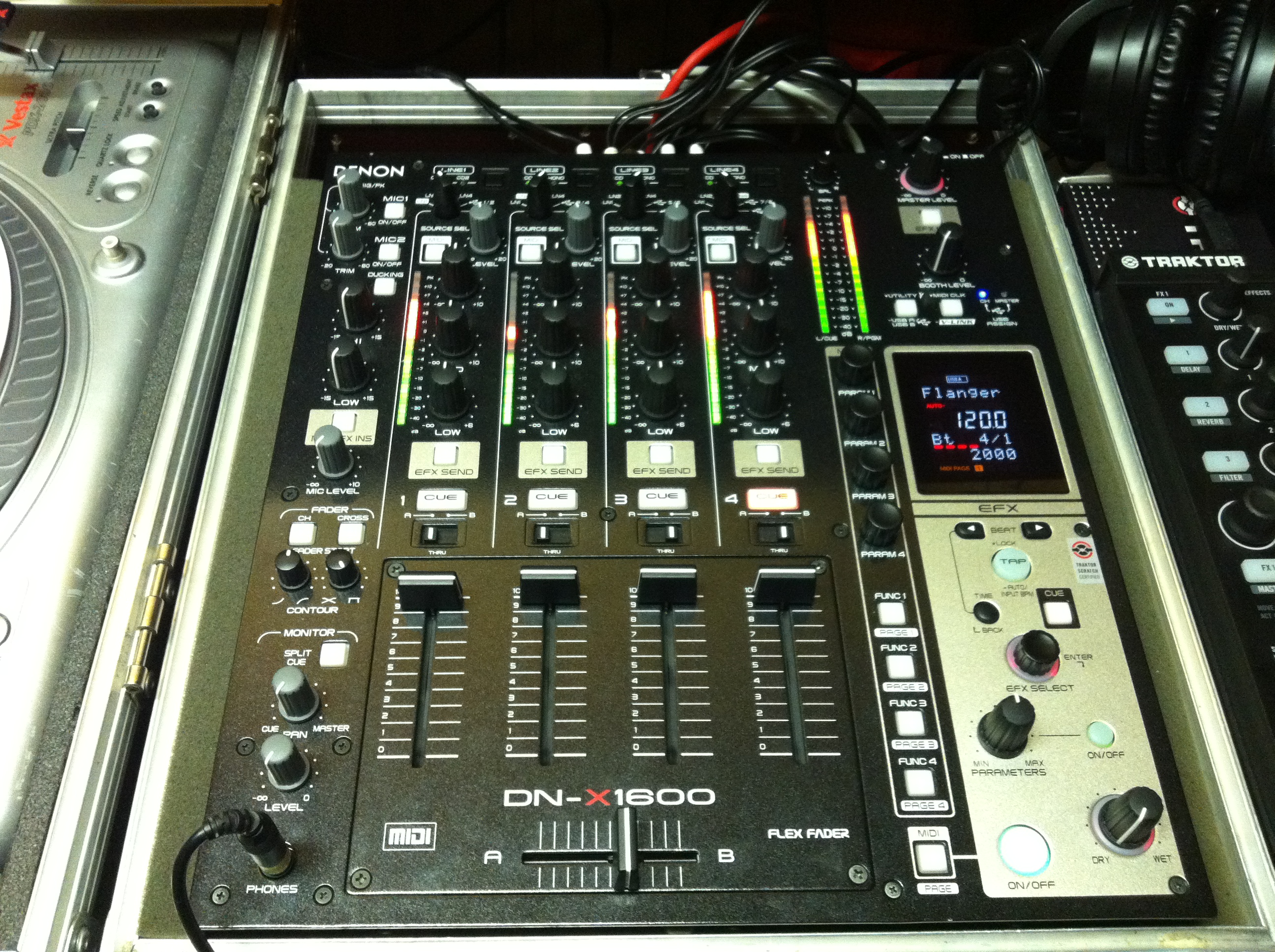 Photo Denon DJ DNX1600 Denon DJ DNX1600 (1068) (352934) Audiofanzine