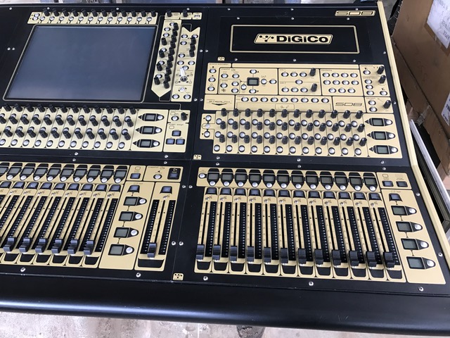 Photo DiGiCo SD8 : DiGiCo SD8 (28428) (#1773796) - Audiofanzine