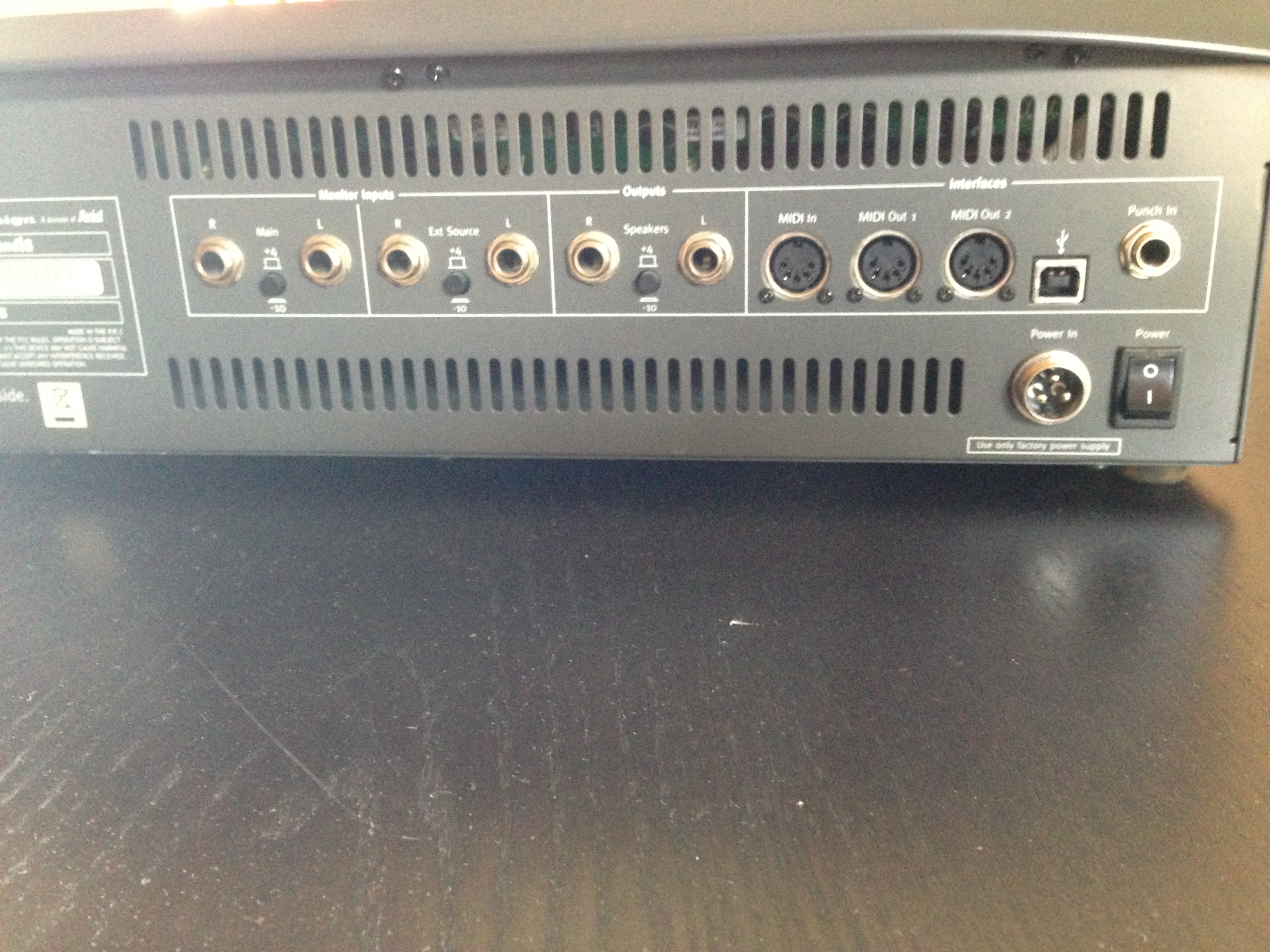 COMMAND 8 Digidesign Command 8 Audiofanzine