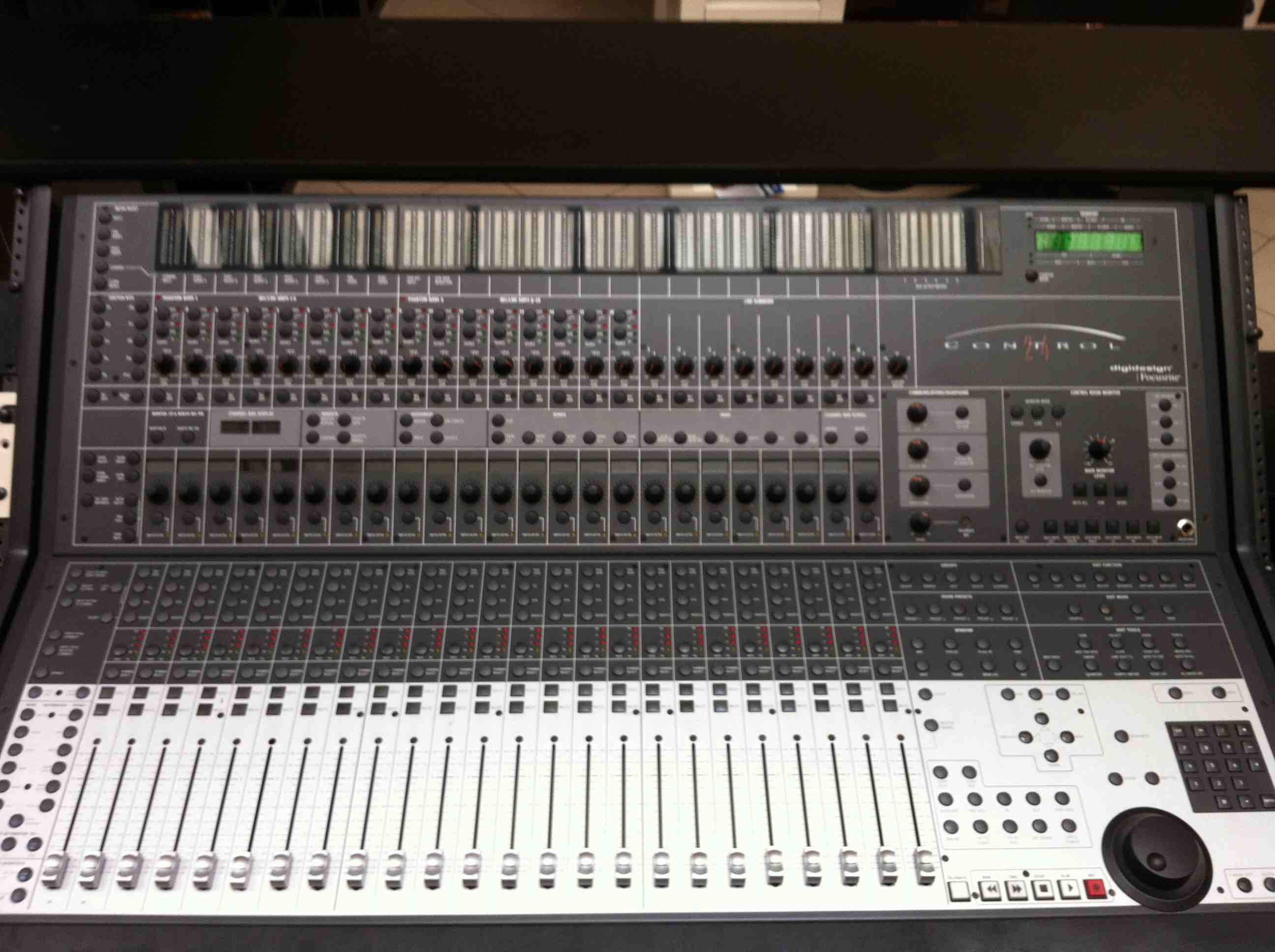 digidesign-control-24-image-558006-audiofanzine