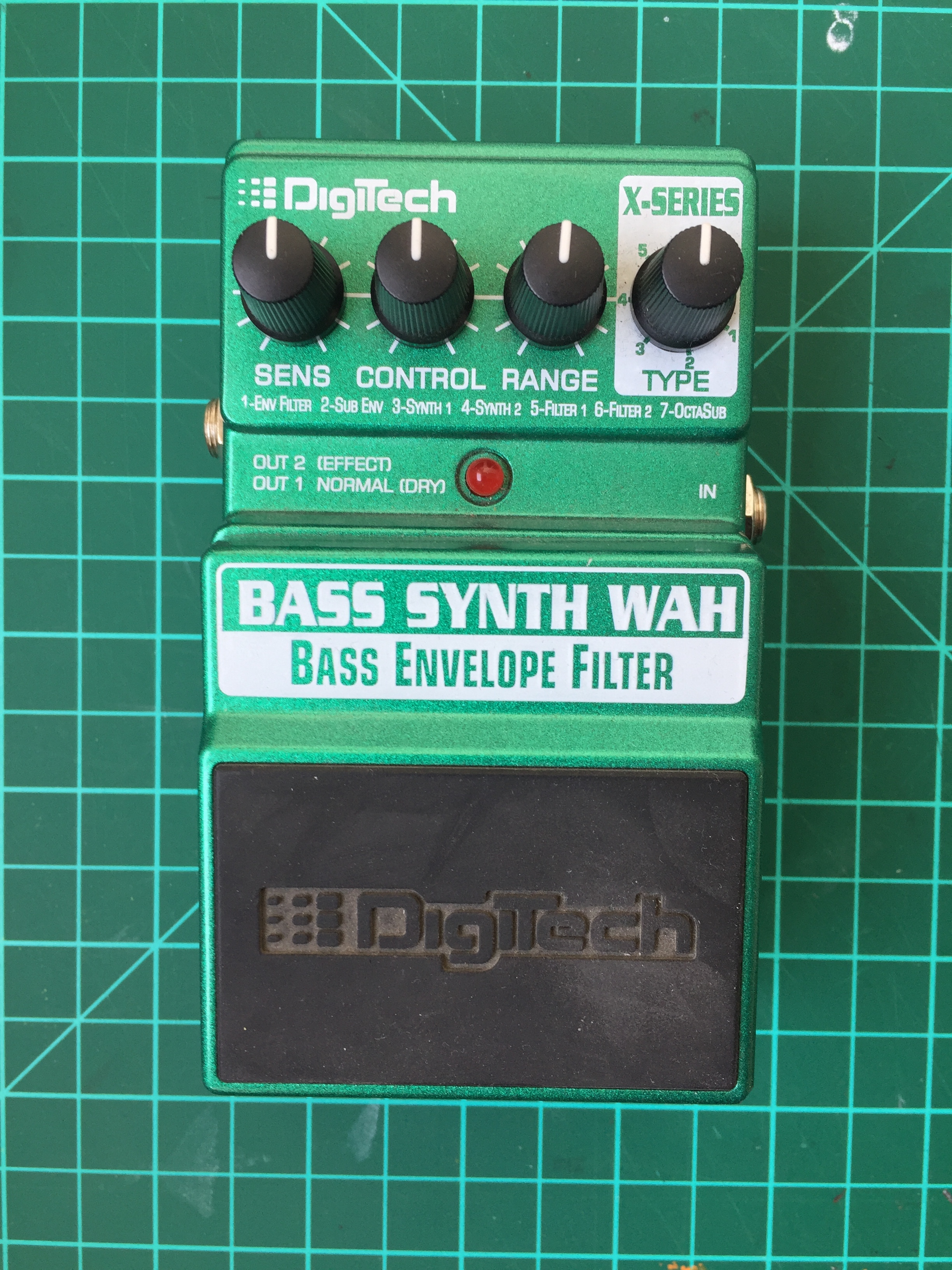Bass Synth Wah DigiTech Bass Synth Wah Audiofanzine