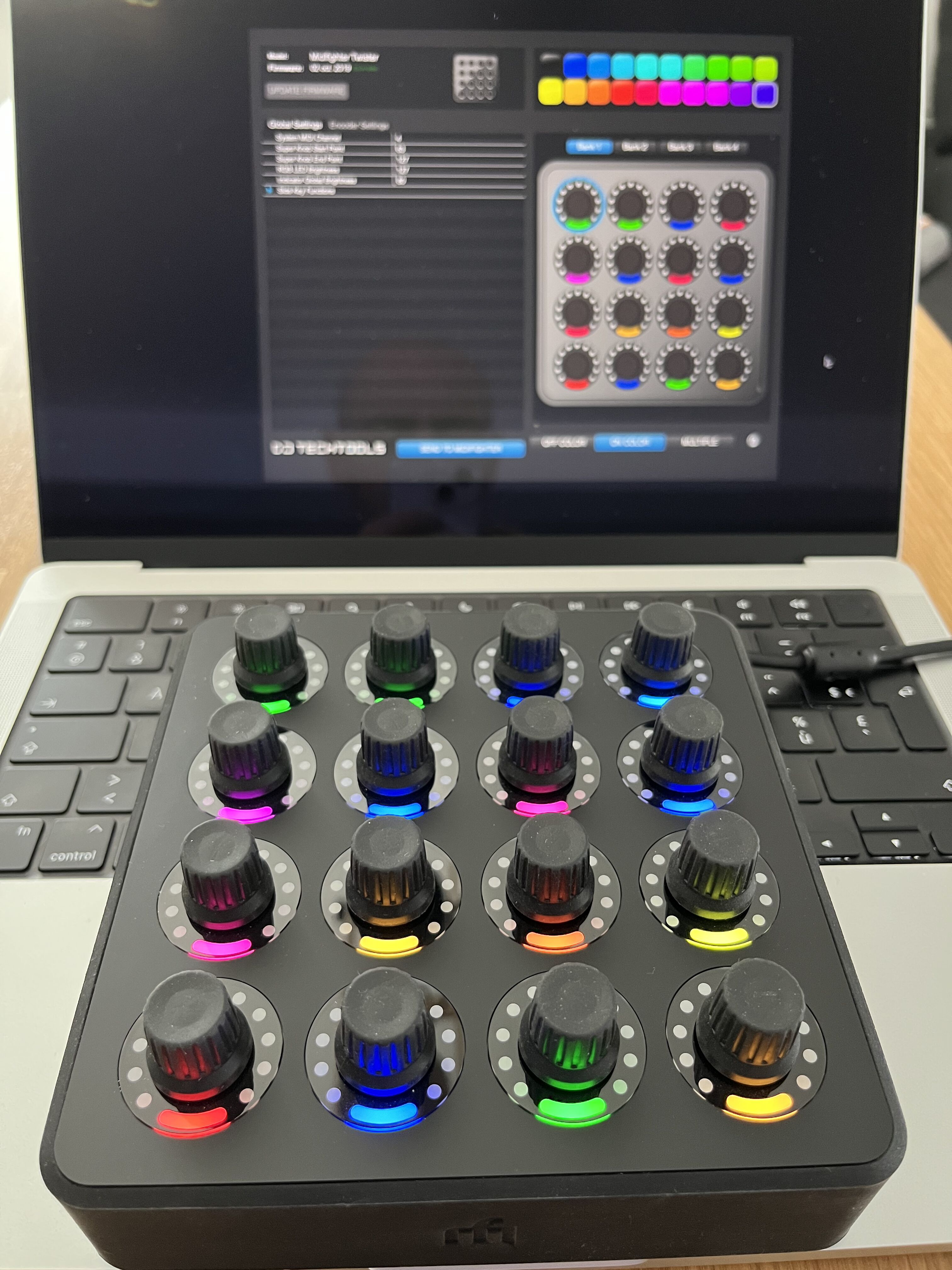Midi Fighter Twister DJ Techtools Midi Fighter Twister Audiofanzine