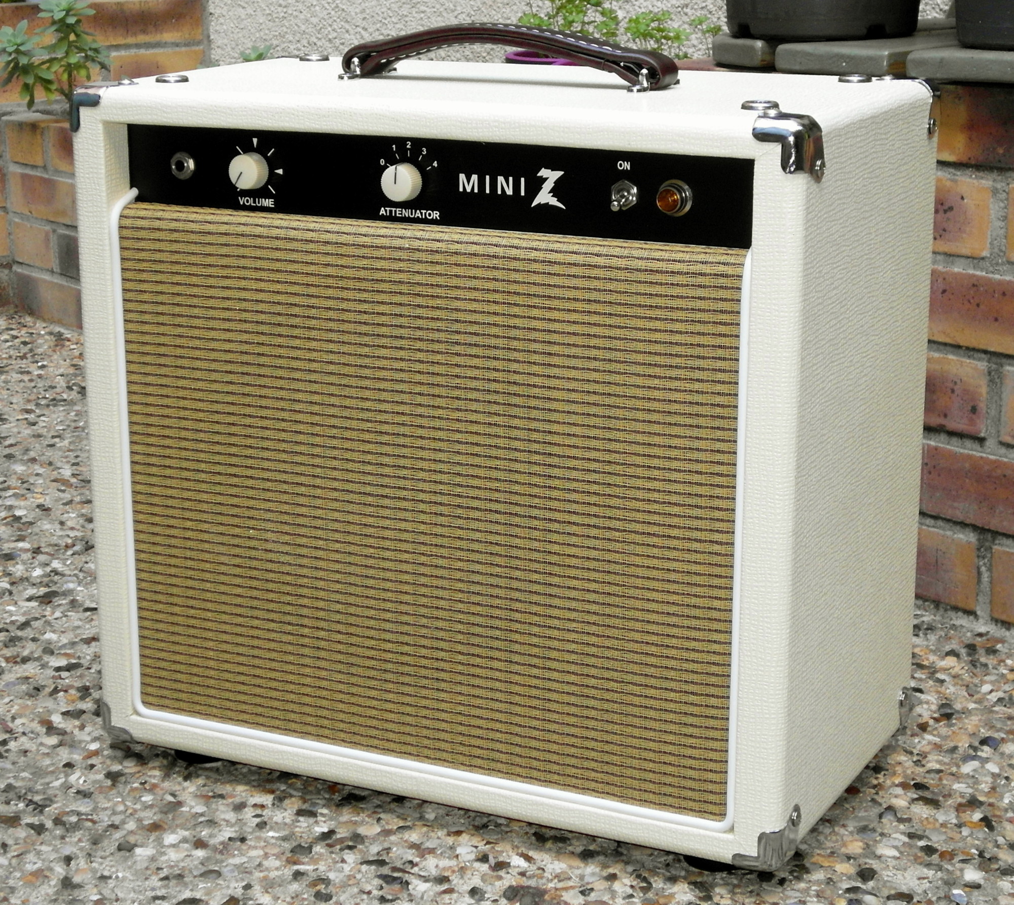 MINI Z - Dr. Z Amplification Mini Z - Audiofanzine