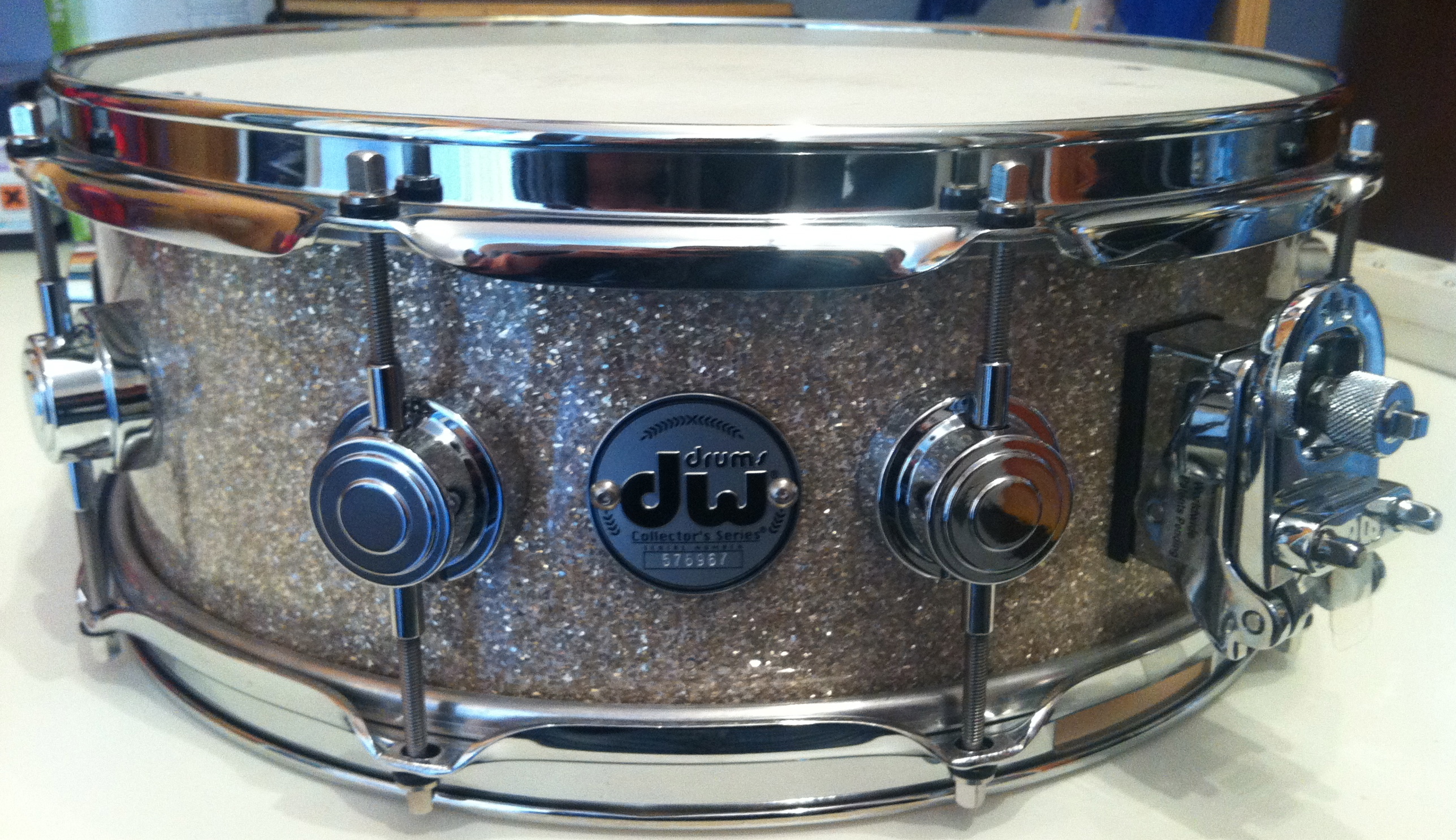 Snare 14x4,5 finish ply broken glass DW Drums Audiofanzine