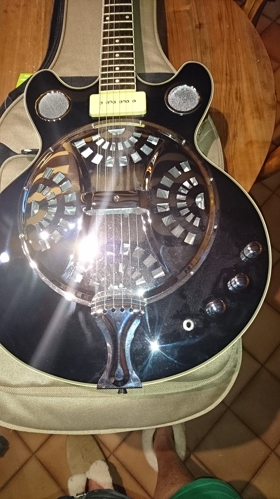 DELTA 6 Eastwood Guitars Delta 6 Audiofanzine