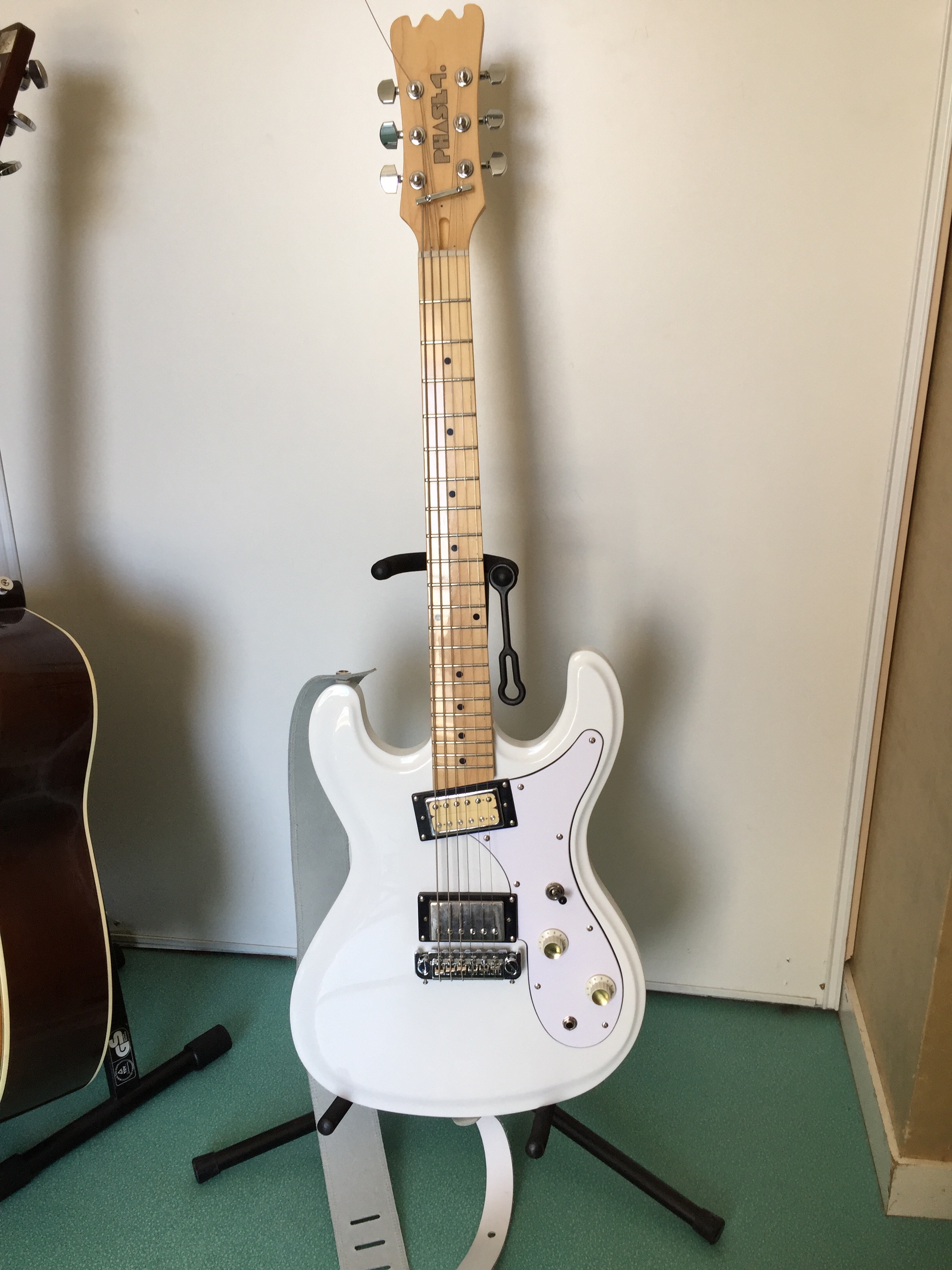 Bonne gratte Avis Eastwood Guitars HiFlyer Phase 4 Audiofanzine