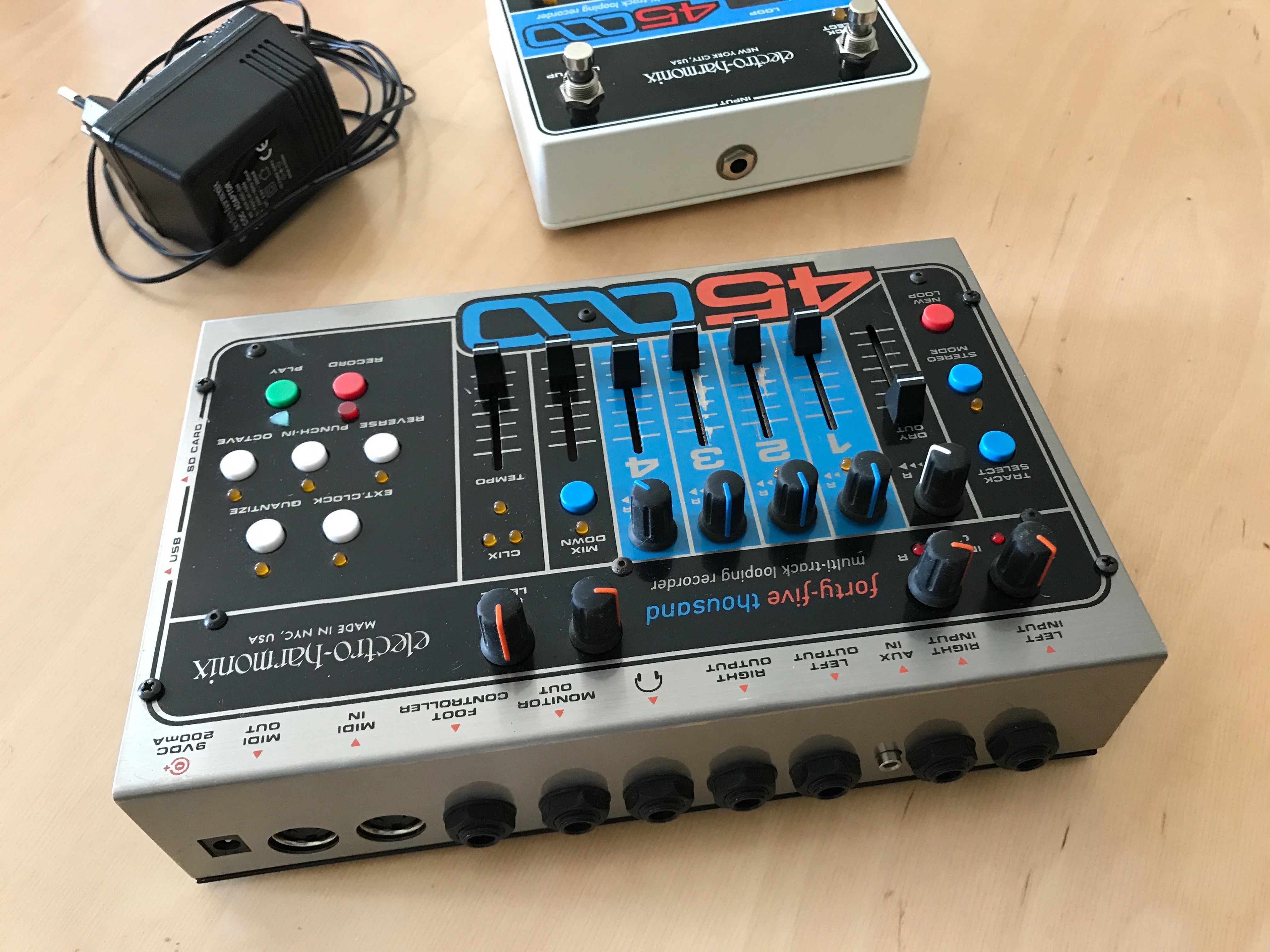 45000 MultiTrack Looping Recorder ElectroHarmonix Audiofanzine