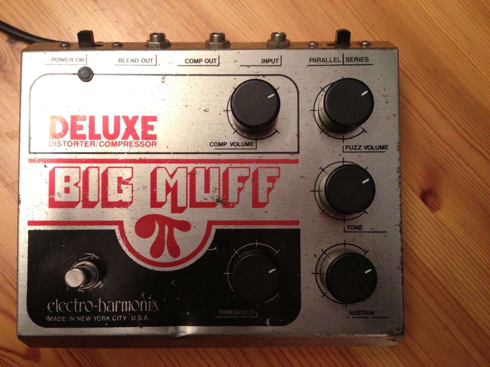 ElectroHarmonix Big Muff Pi Deluxe image (456857) Audiofanzine