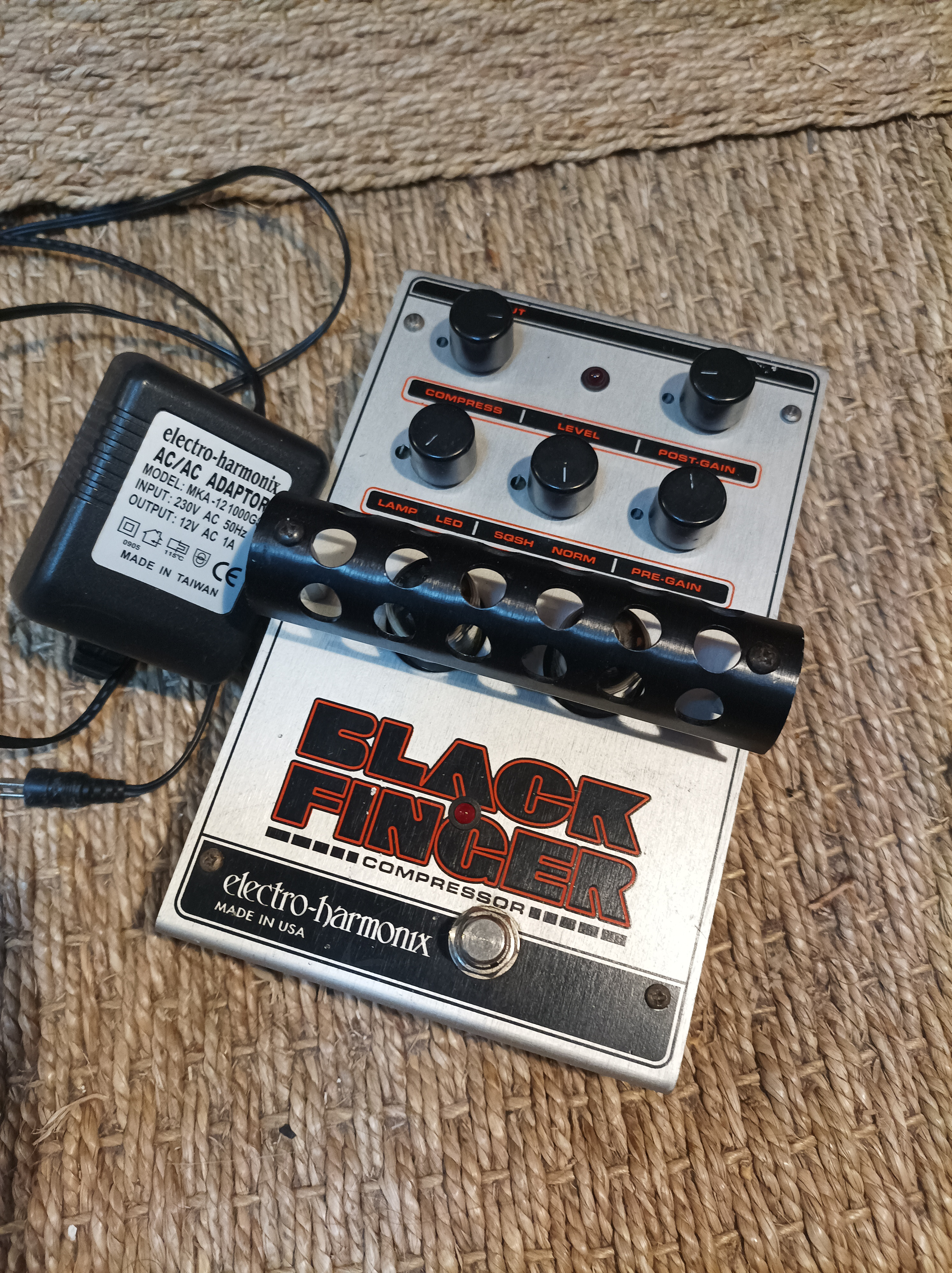 Black Finger - Electro-Harmonix Black Finger - Audiofanzine