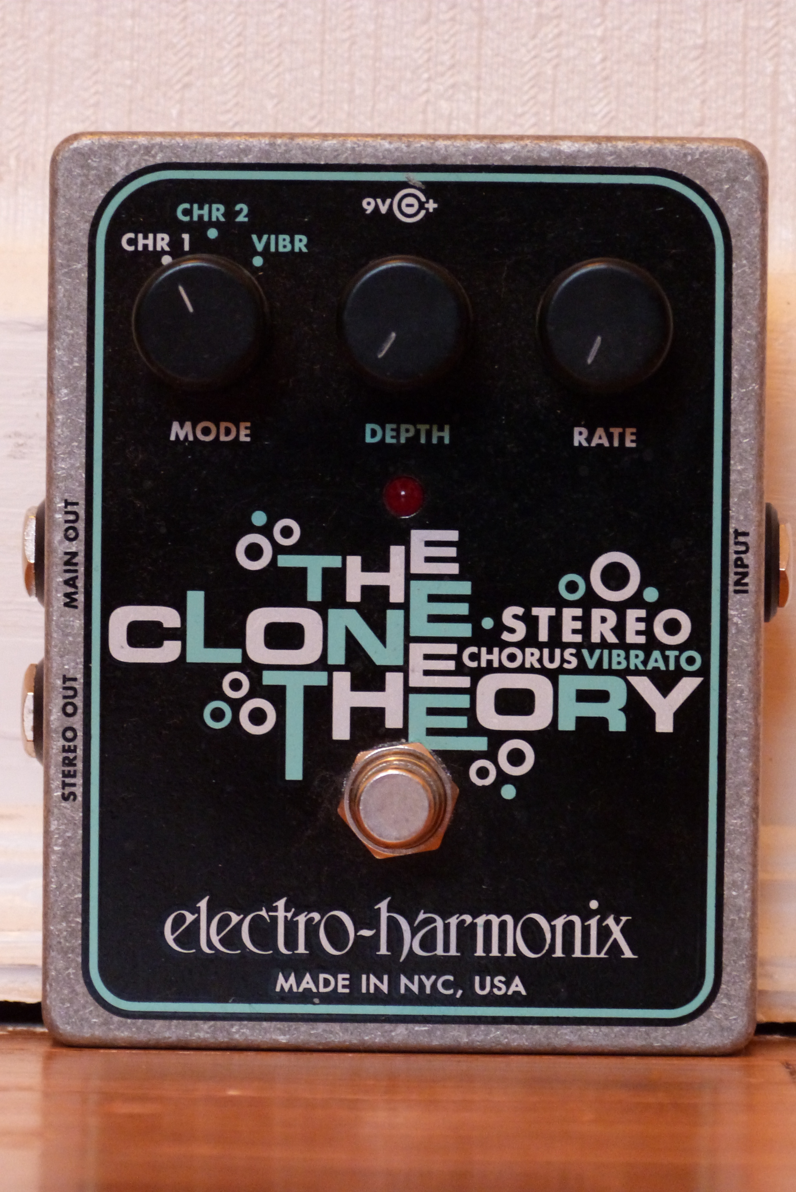 STEREO CLONE THEORY ElectroHarmonix Stereo Clone Theory Audiofanzine
