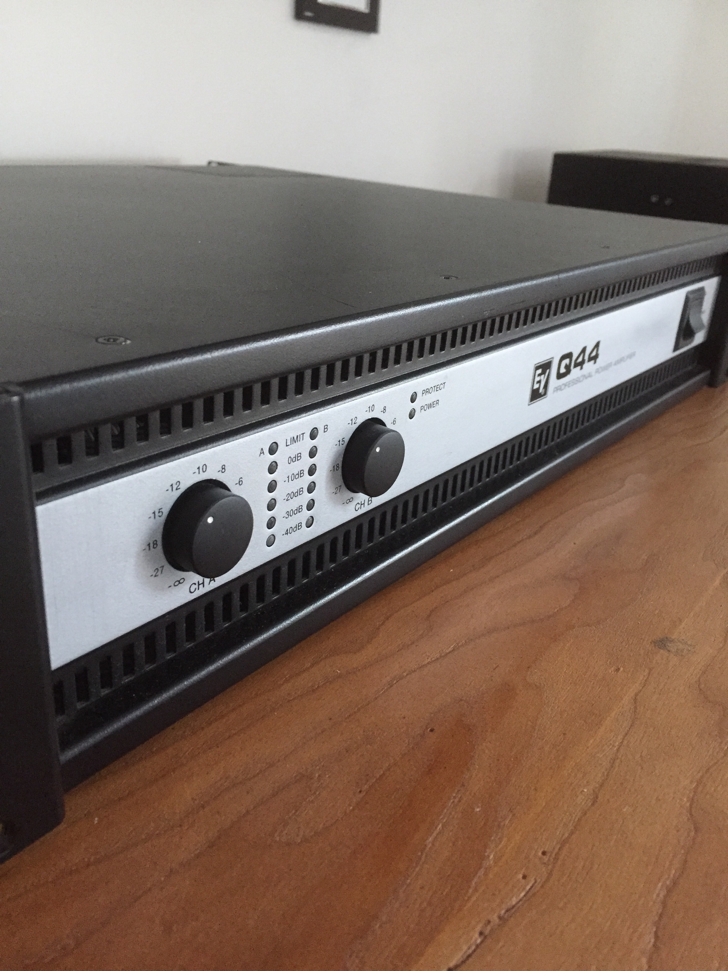 Q44 MK2 ElectroVoice Q44 MK2 Audiofanzine