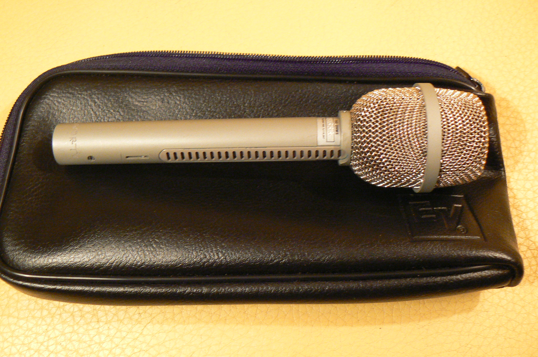 Microphone ElectroVoice RE11 de 1996 (IledeFrance) Audiofanzine
