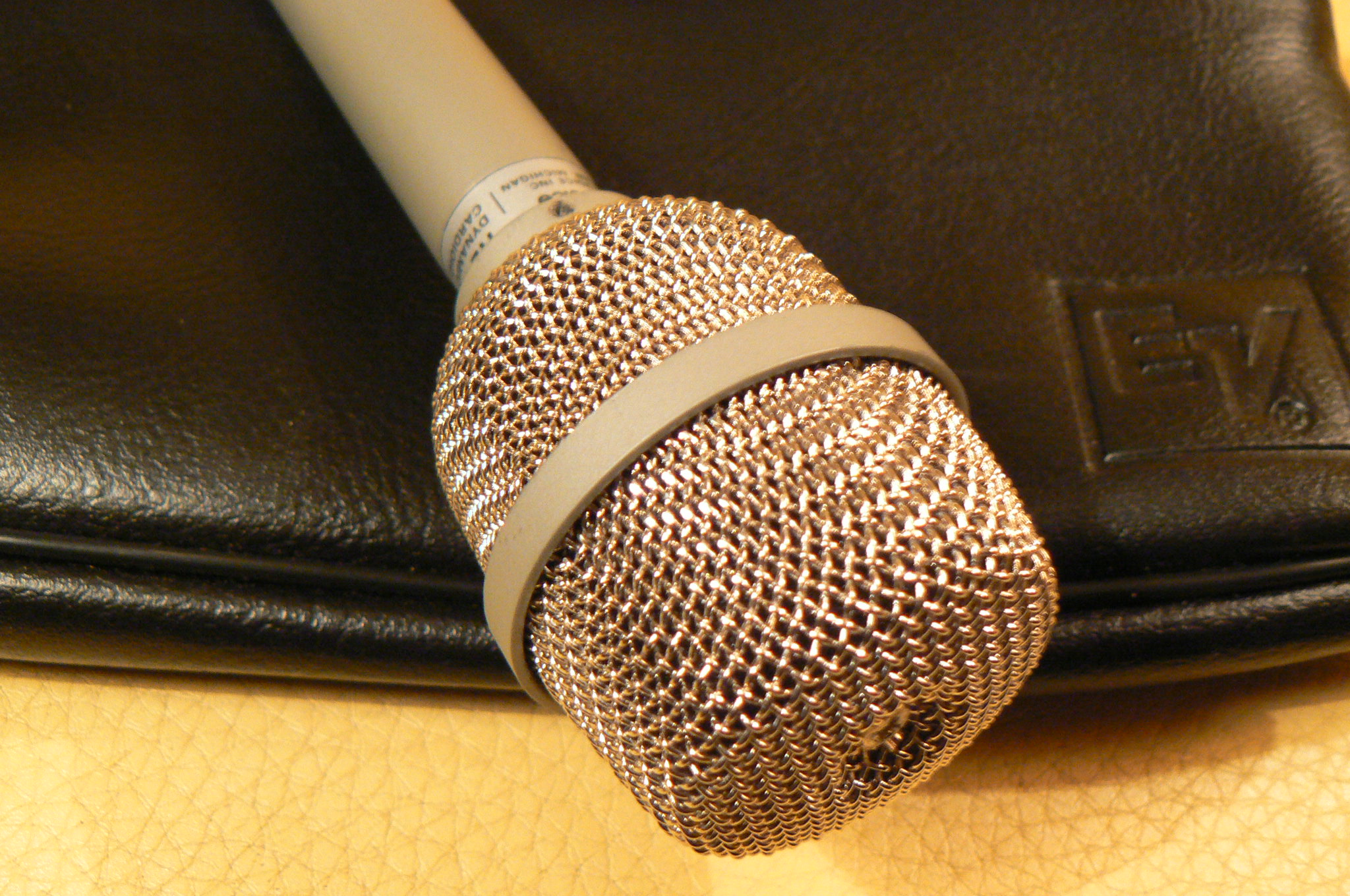 Microphone ElectroVoice RE11 de 1996 (IledeFrance) Audiofanzine