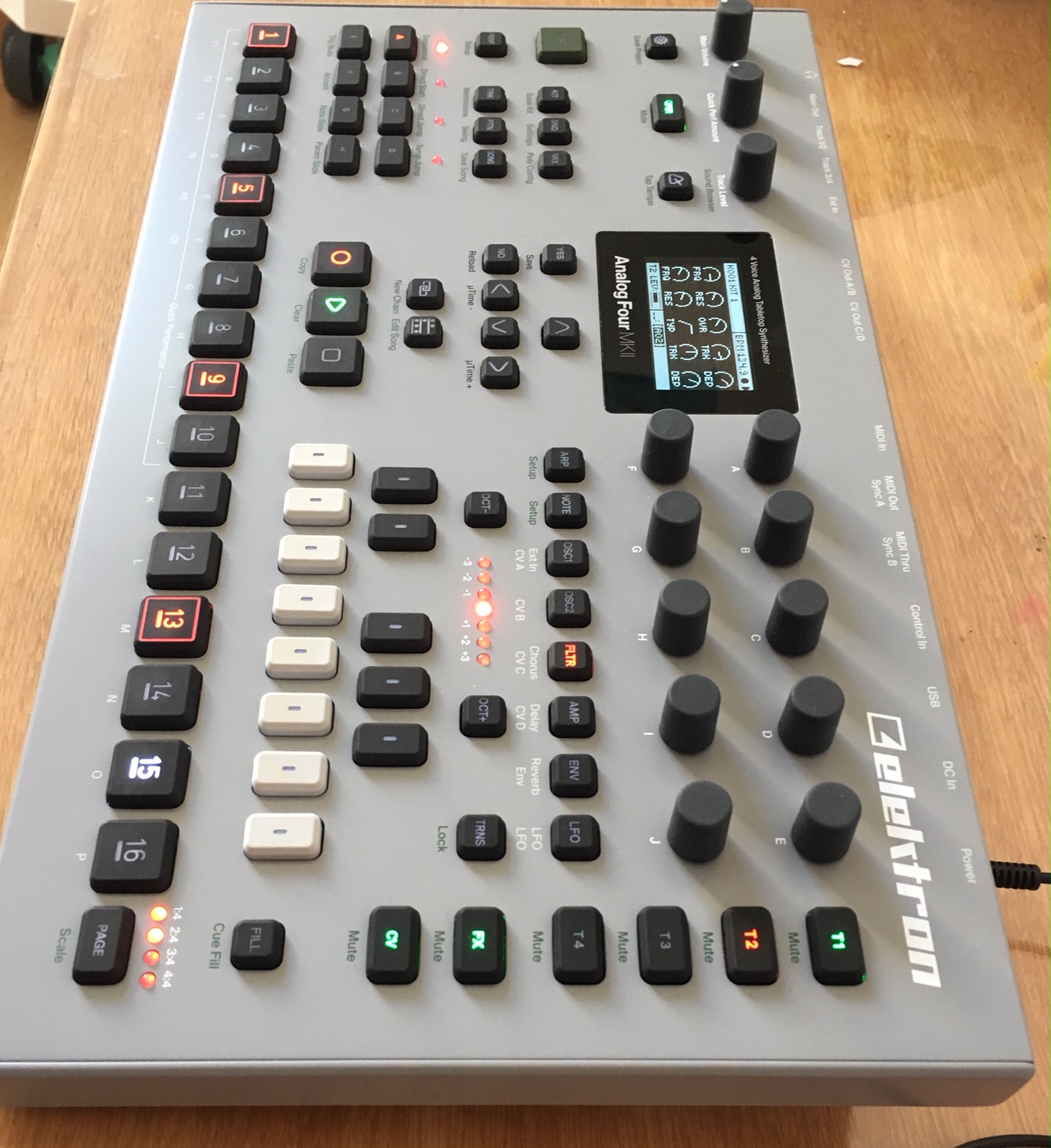 ANALOG FOUR MKII Elektron Analog Four MKII Audiofanzine