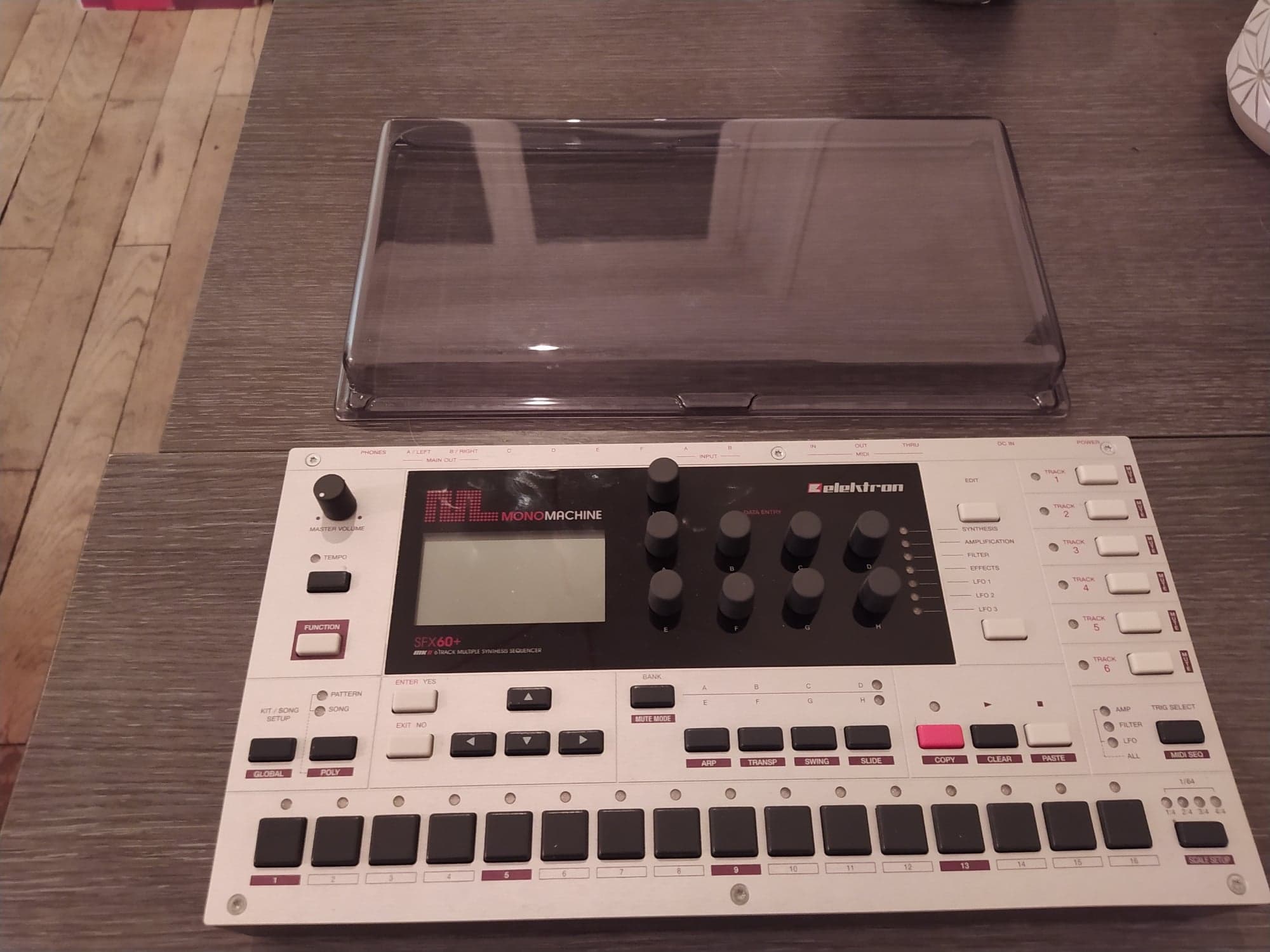 Monomachine SFX60+ MKII Elektron Monomachine SFX60+ MKII Audiofanzine