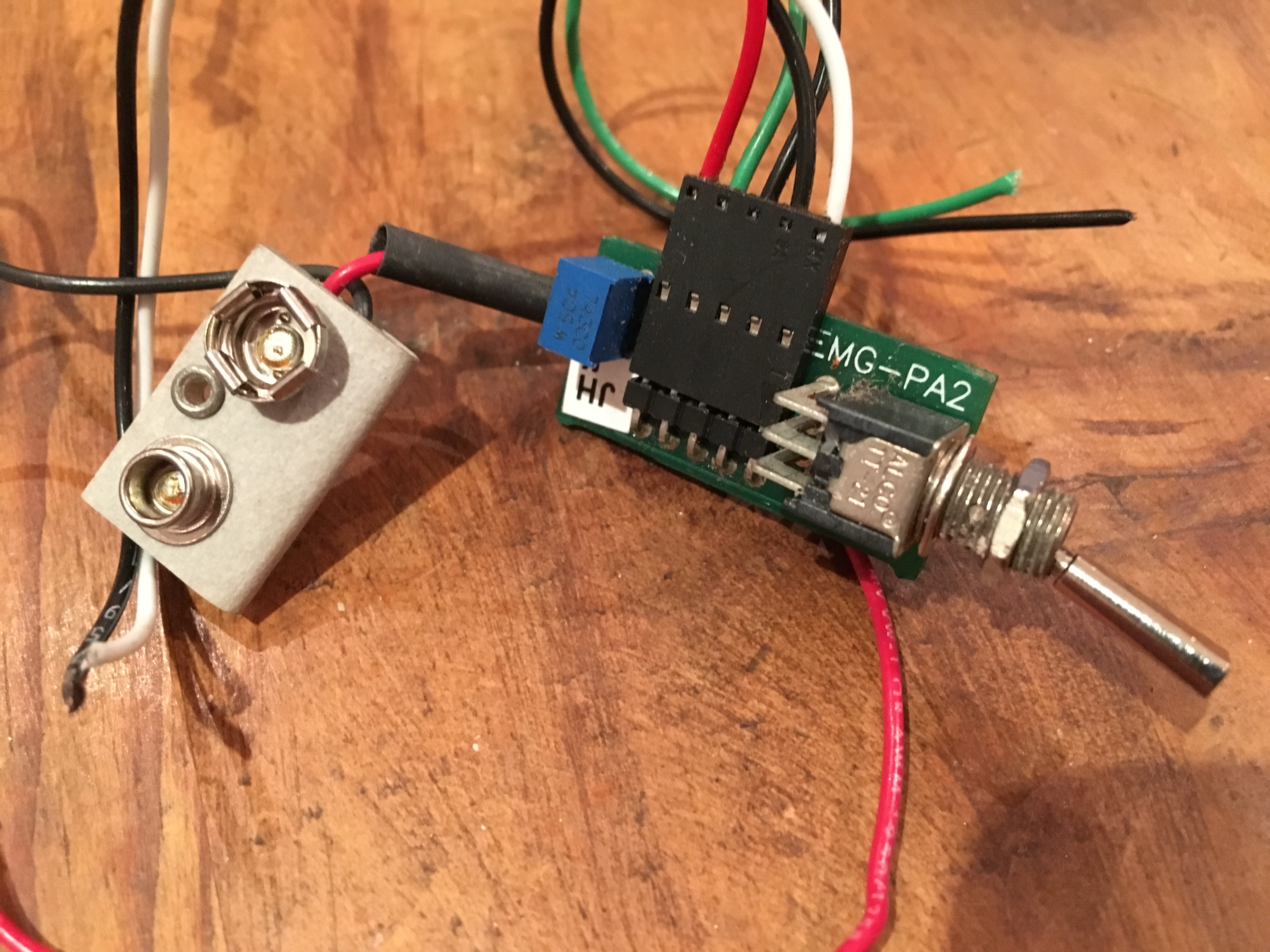 EMG PA2 Preamp Boost image (1784493) Audiofanzine