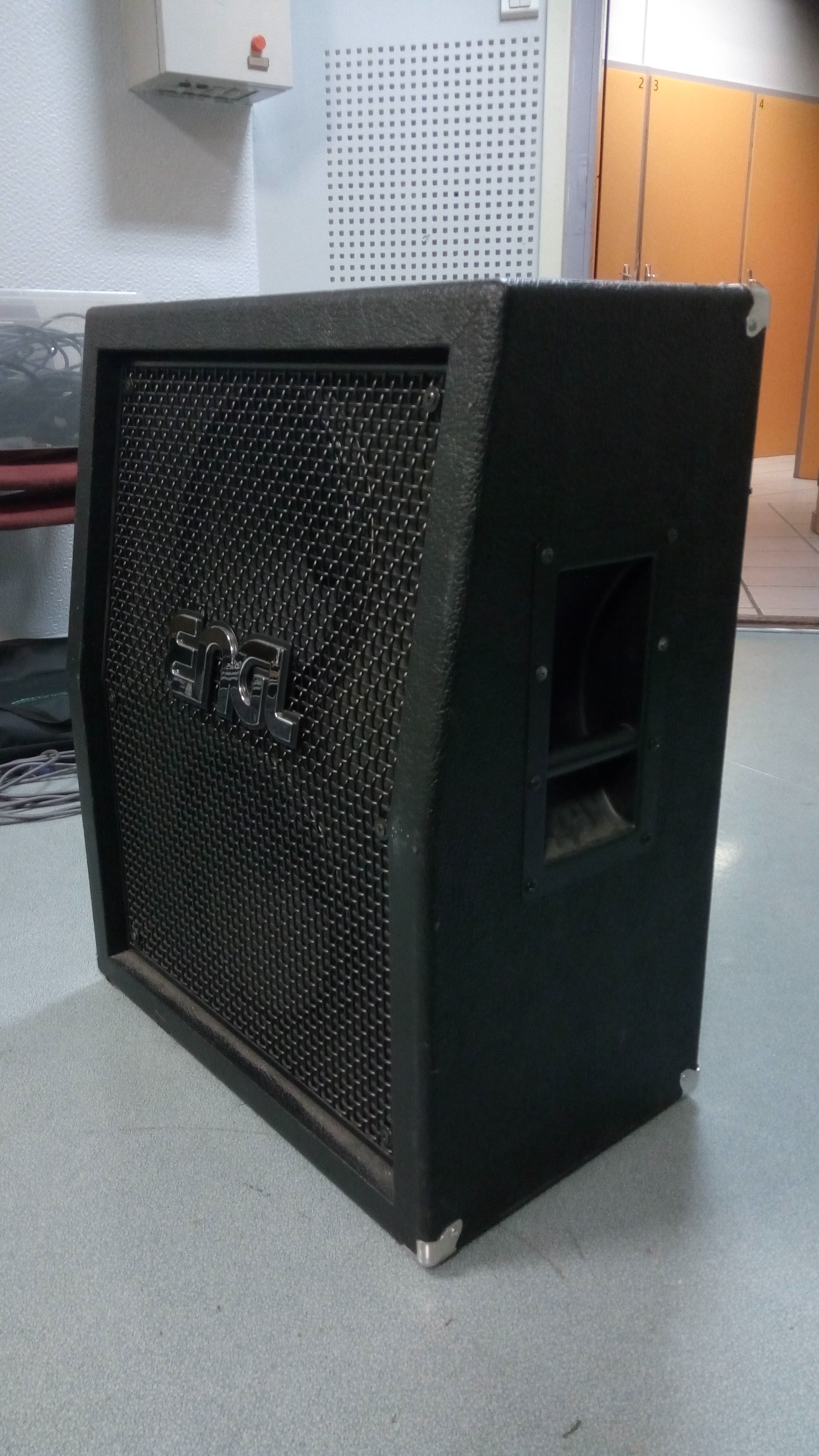 E212v Pro Slanted 2x12 Cabinet Engl Audiofanzine 5310