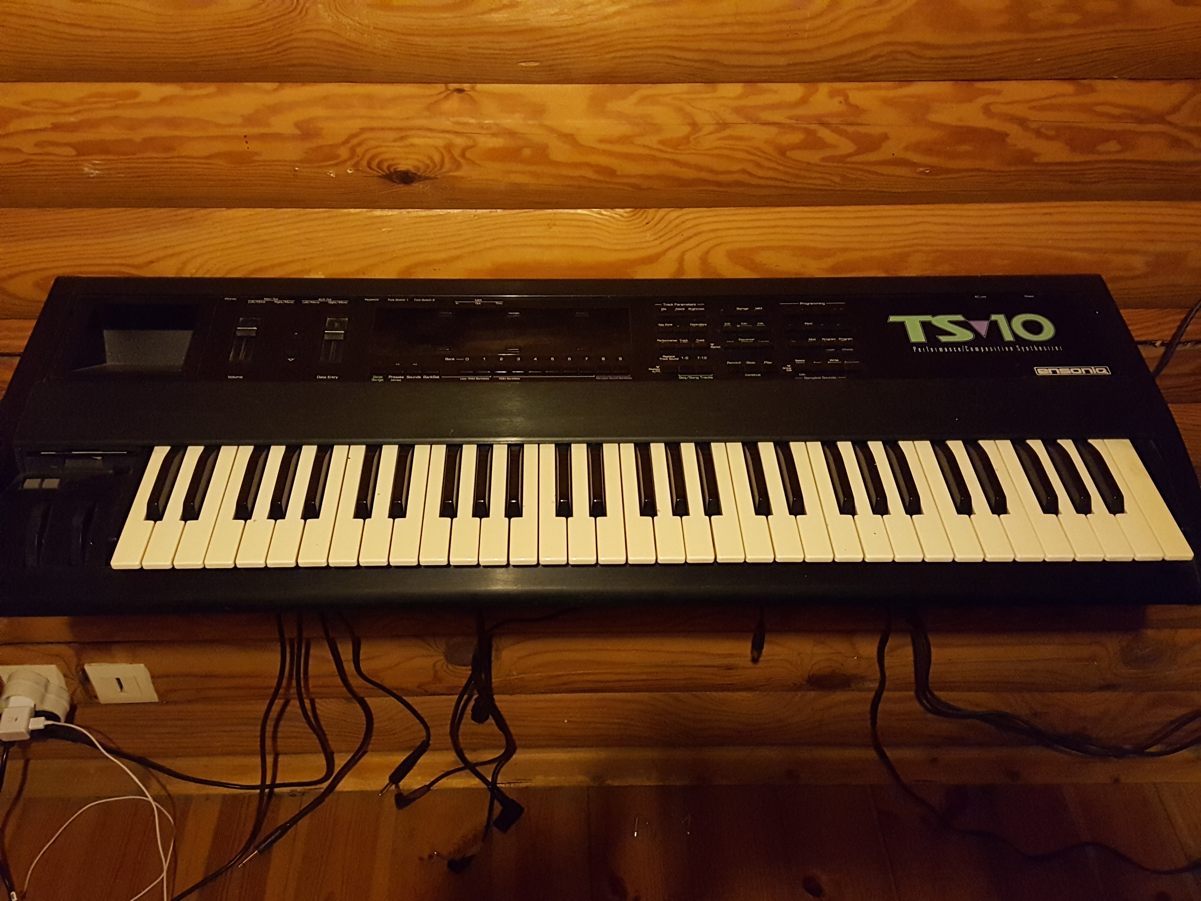 Photo Ensoniq TS10 Ensoniq TS10 (80982) (1676123) Audiofanzine