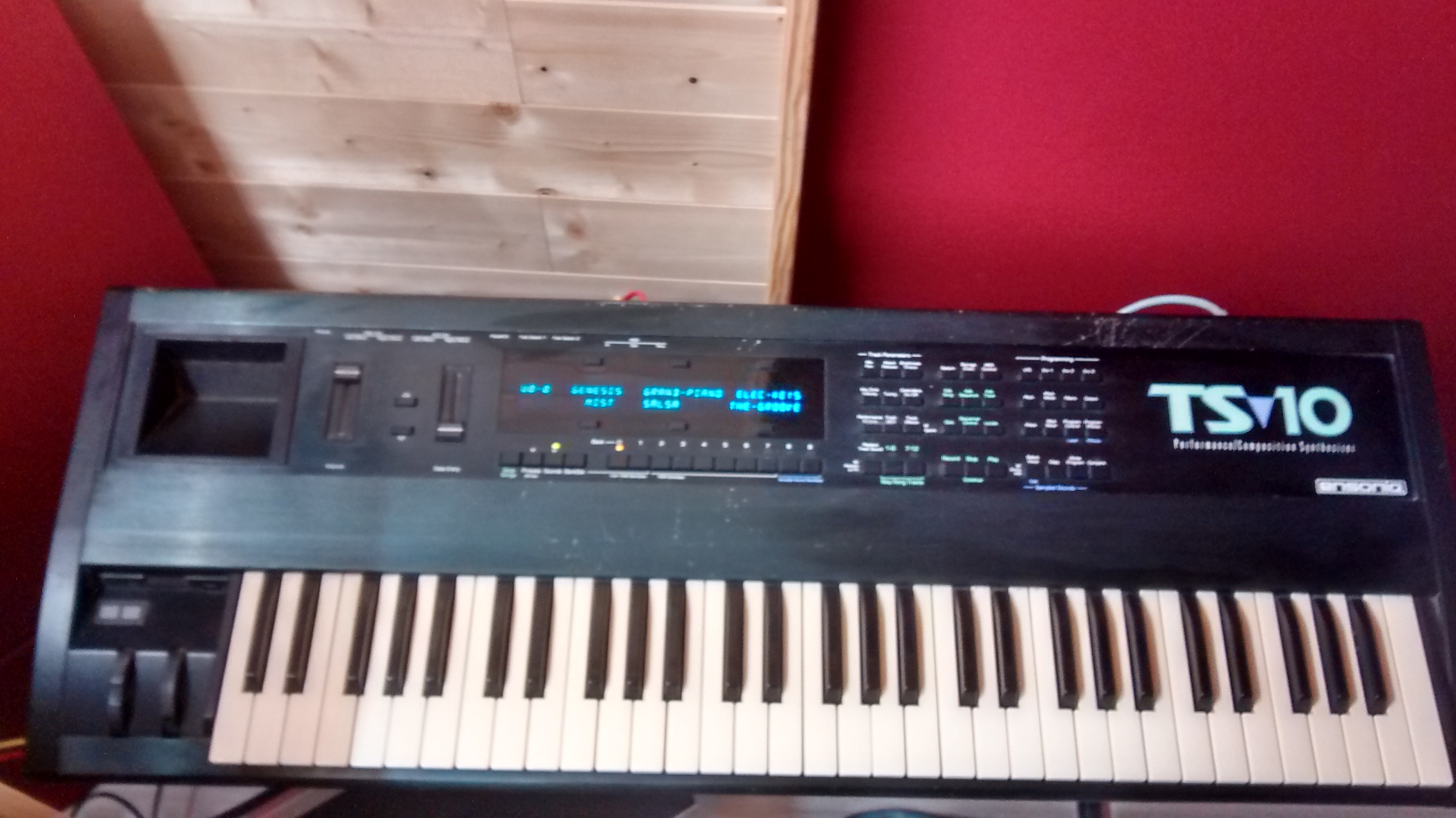 TS10 Ensoniq TS10 Audiofanzine