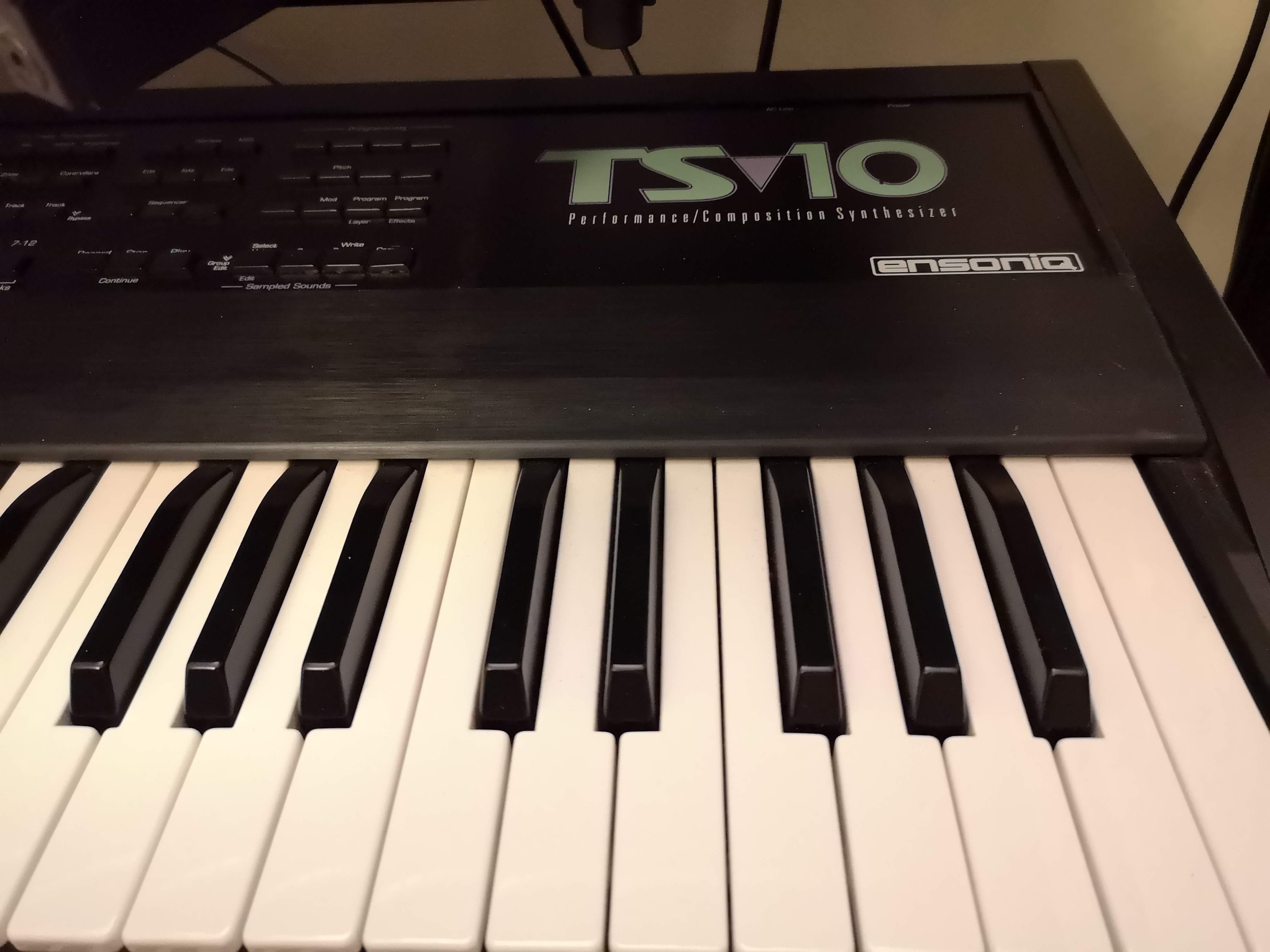 TS10 Ensoniq TS10 Audiofanzine