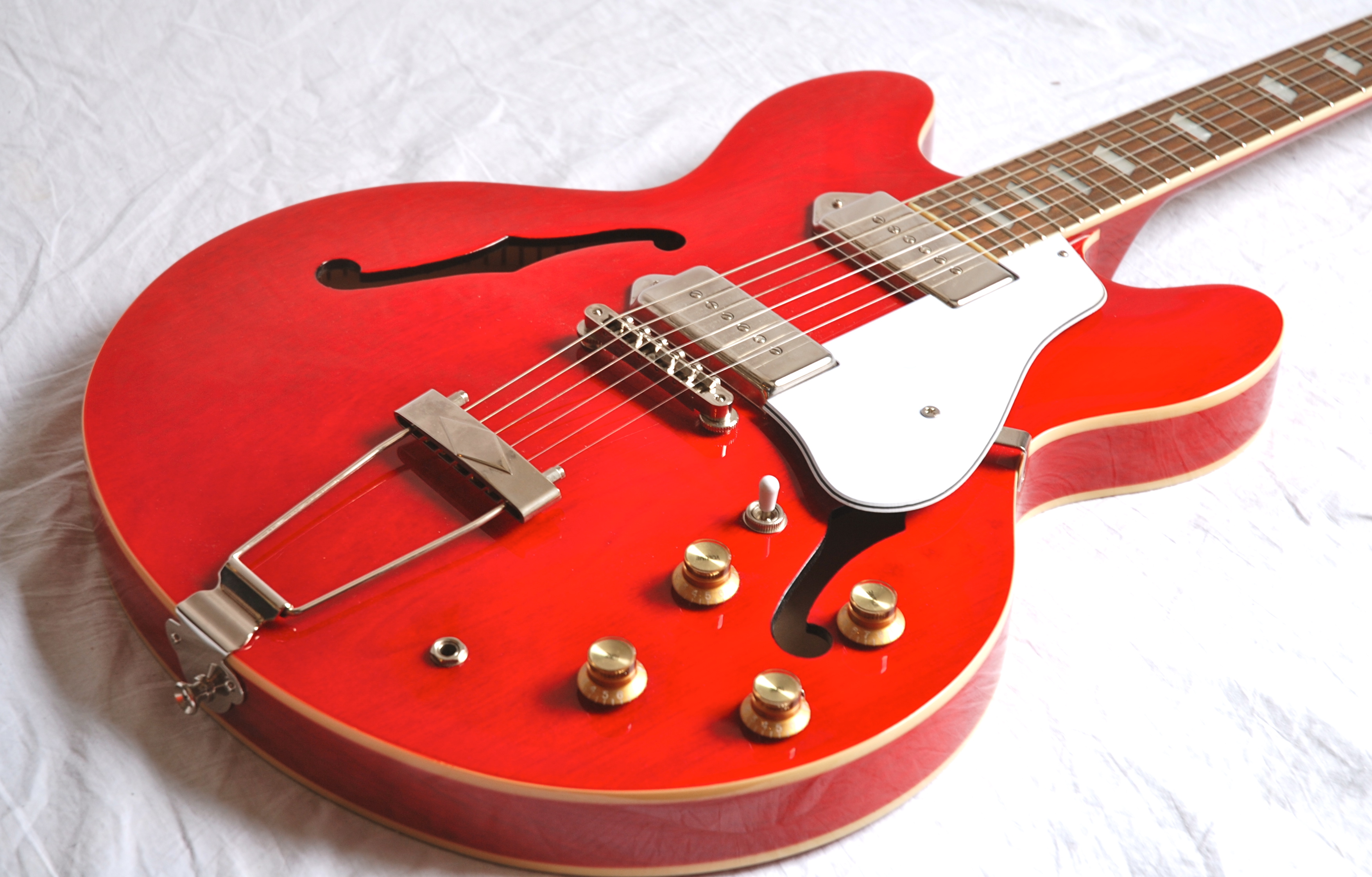 epiphone casino with case