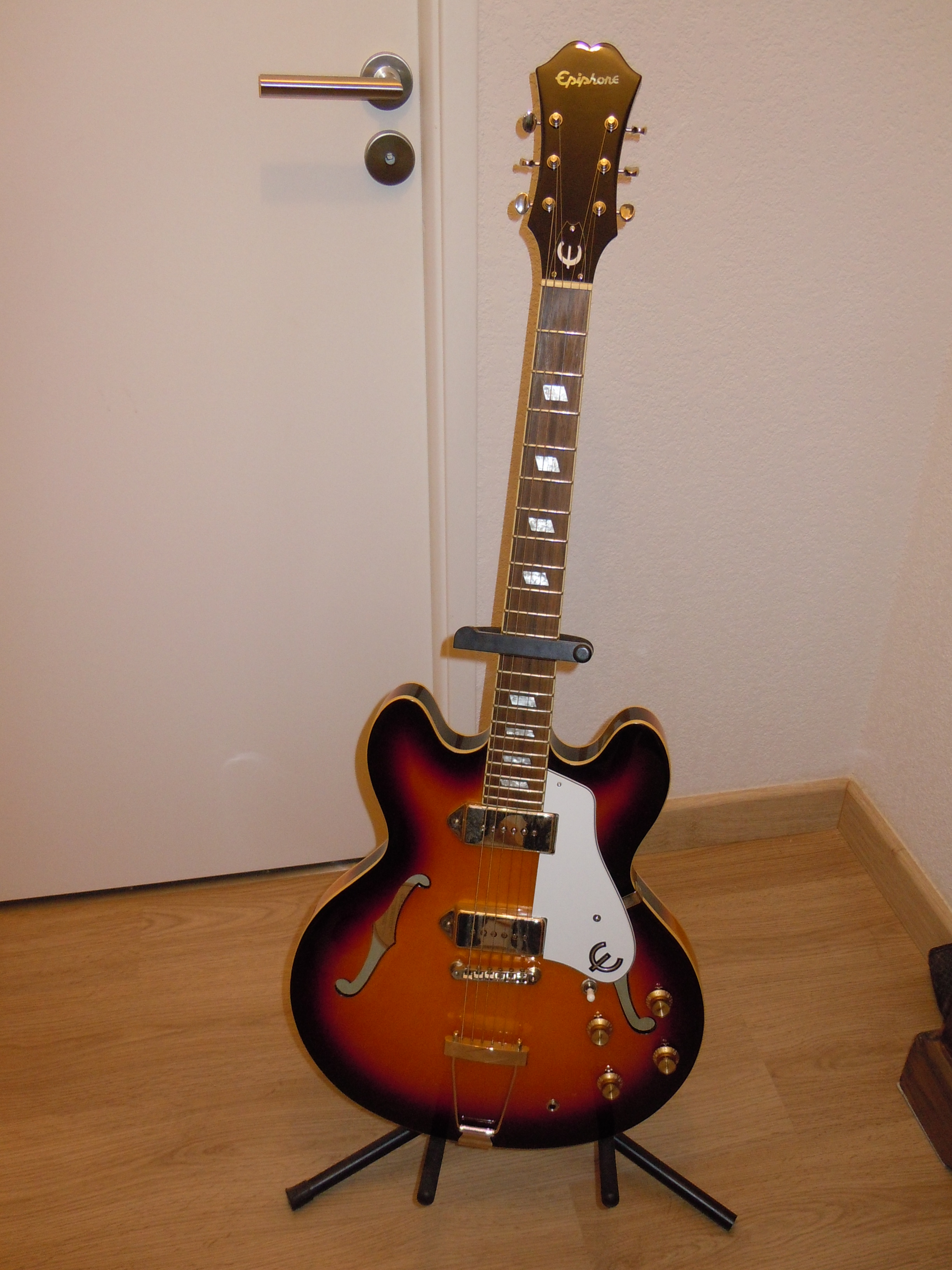 epiphone casino sunburst withbigsby