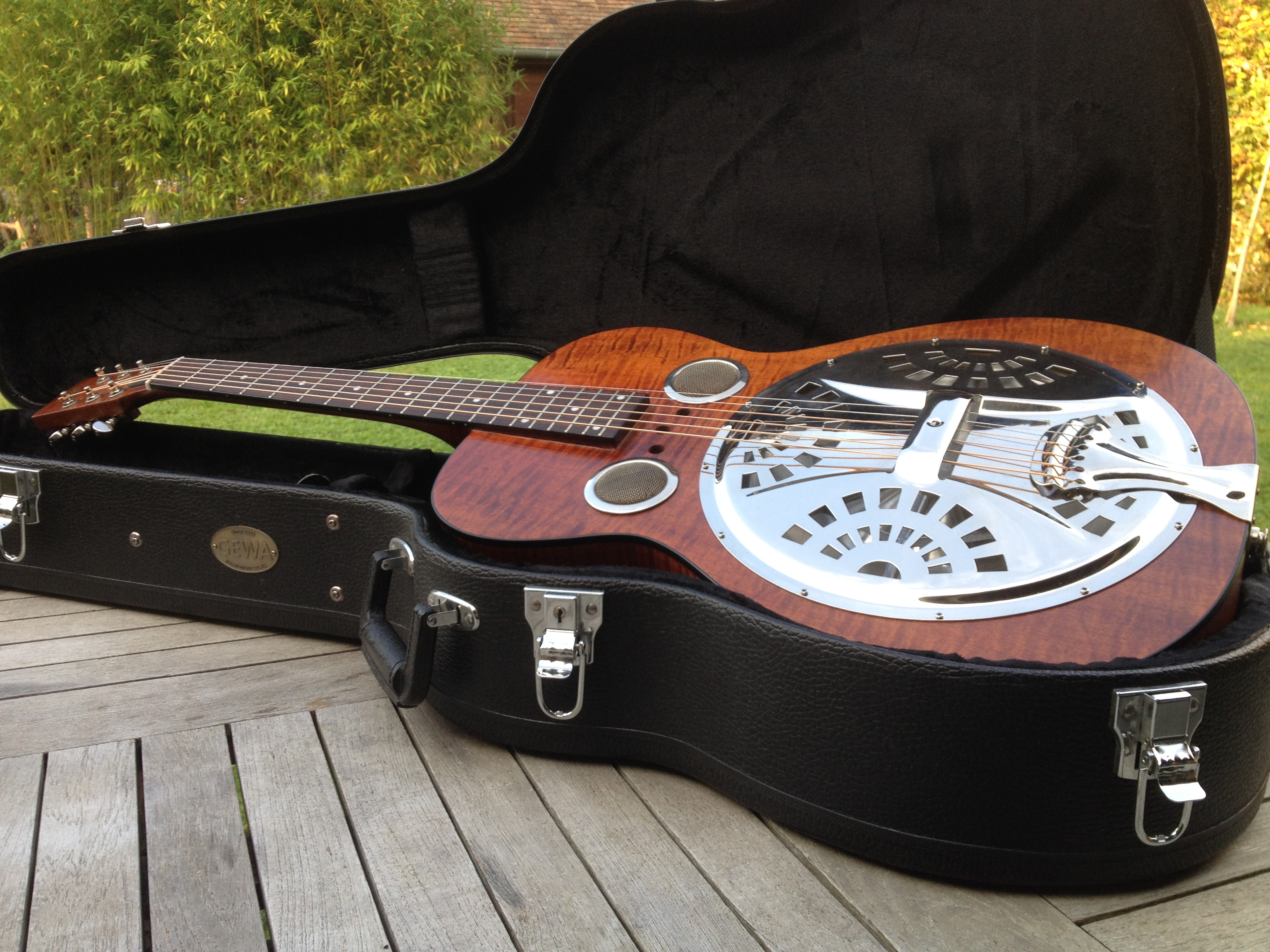 Dobro Hound Dog Deluxe Round Neck Epiphone Audiofanzine