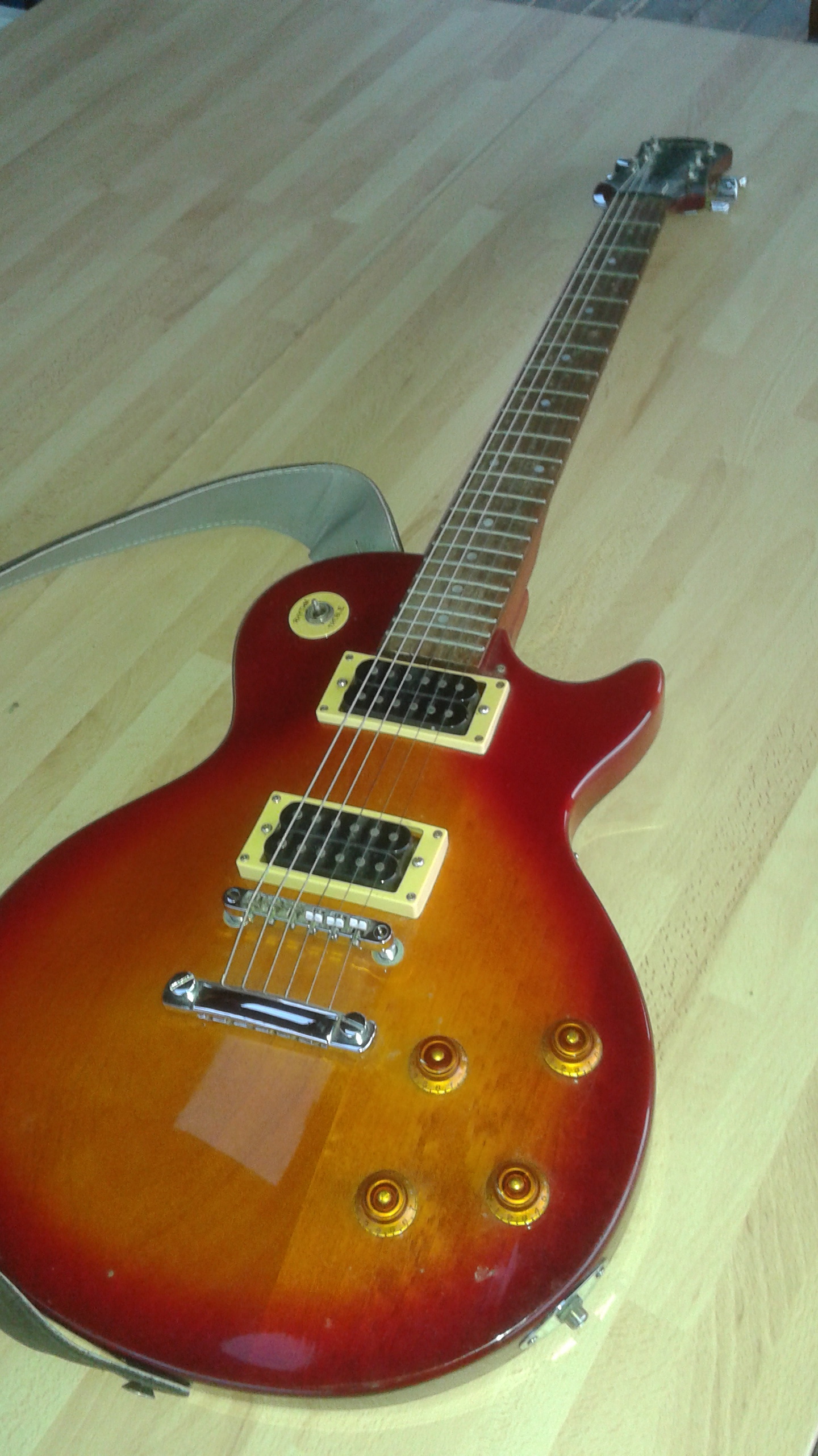 Photo Epiphone Les Paul 100 Epiphone Les Paul 100 (17482) (1671850) Audiofanzine