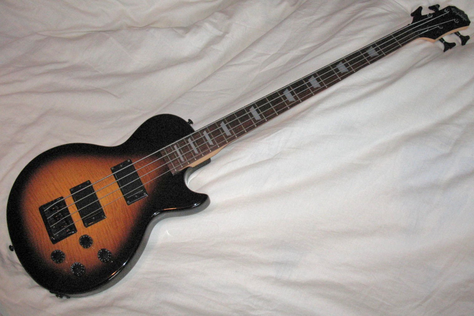 Epiphone les paul deluxe bass