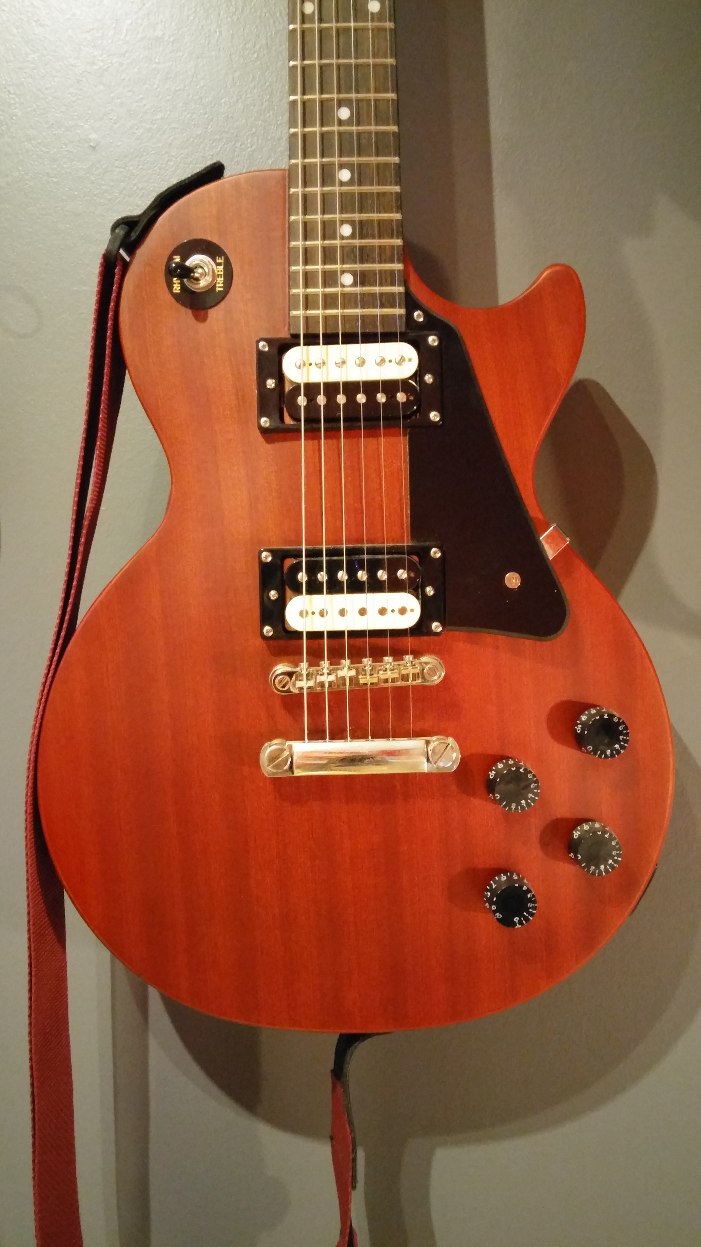 Photo Epiphone Les Paul Studio Epiphone Les Paul Studio Worn Cherry (1157730) Audiofanzine