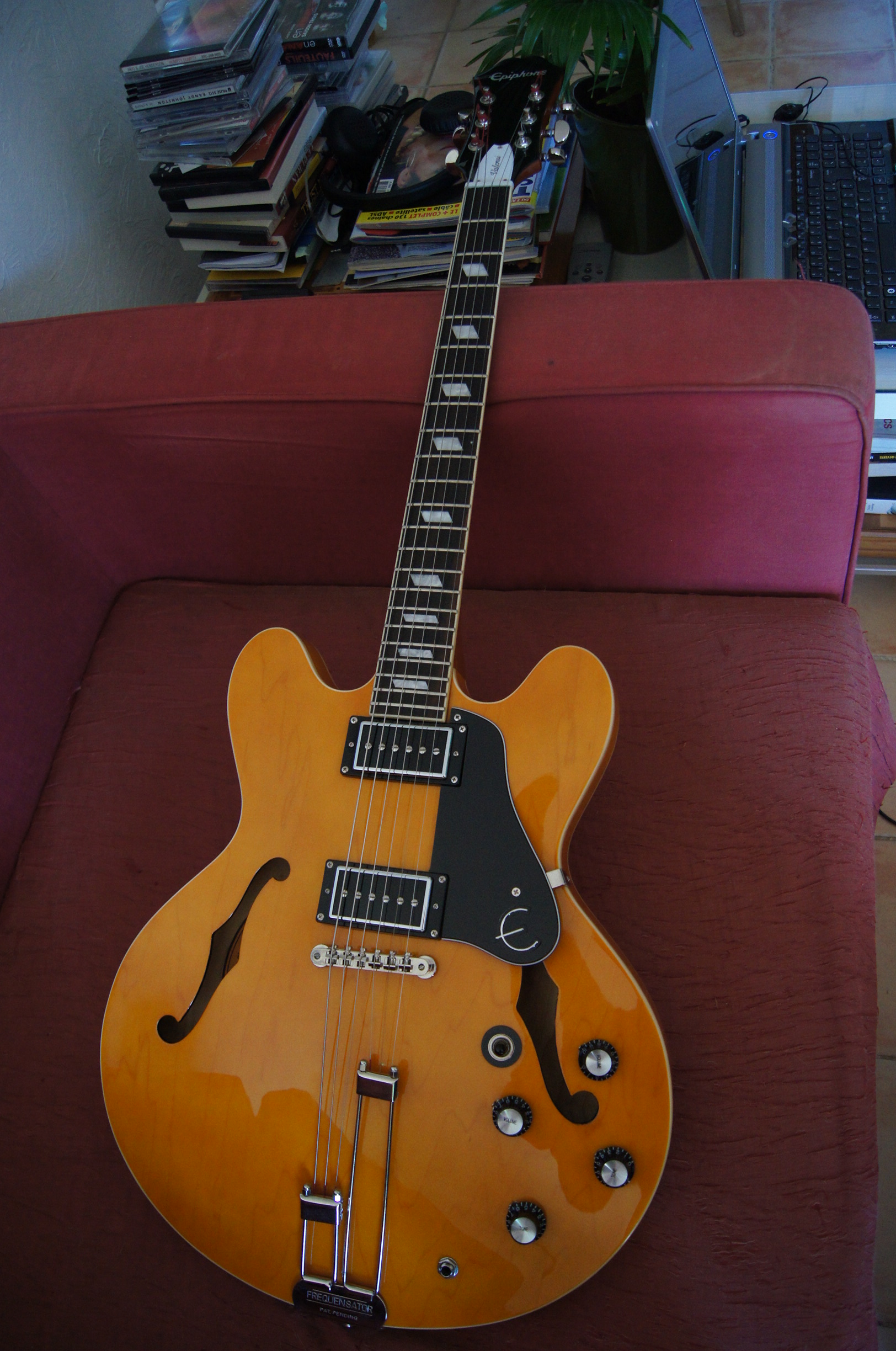 Epiphone - Epiphone Nick Valensi Rivieraの+stbp.com.br