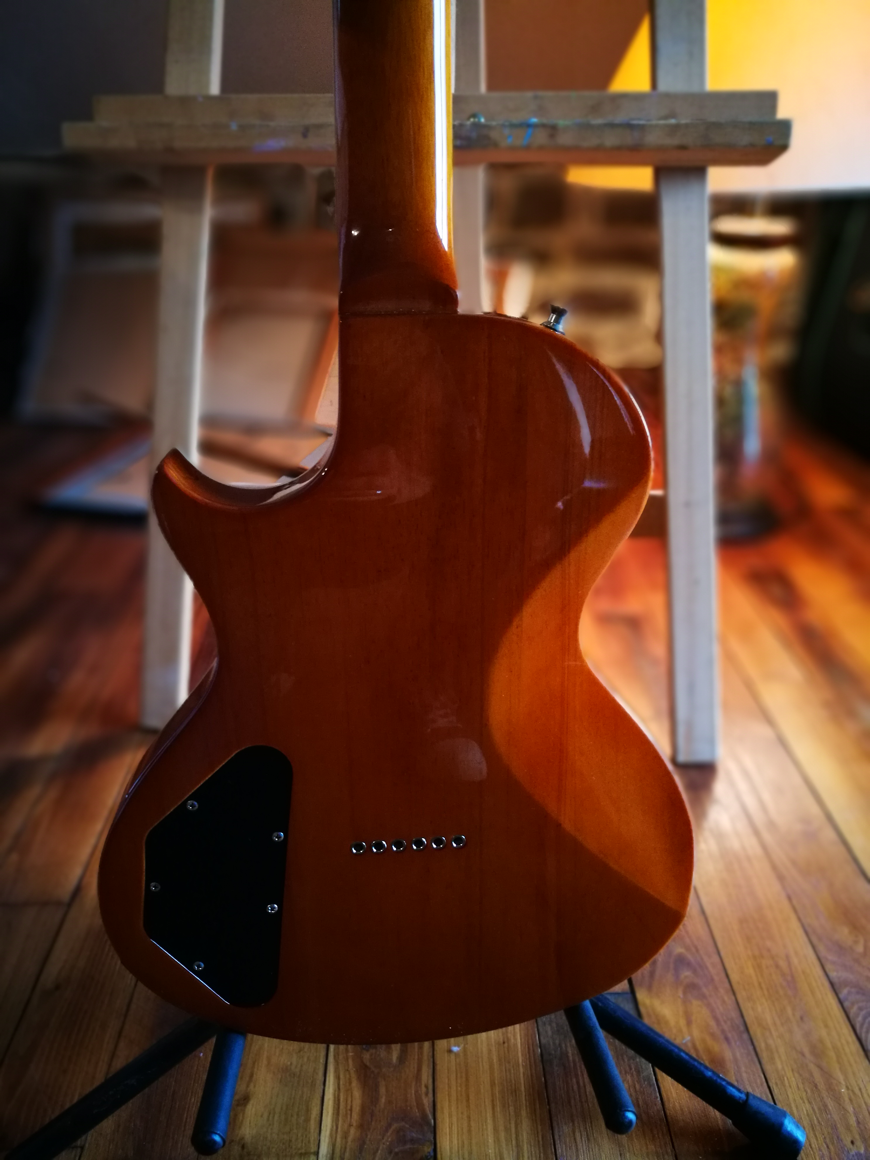 NIGHTHAWK CUSTOM REISSUE Epiphone Nighthawk Custom Reissue Audiofanzine