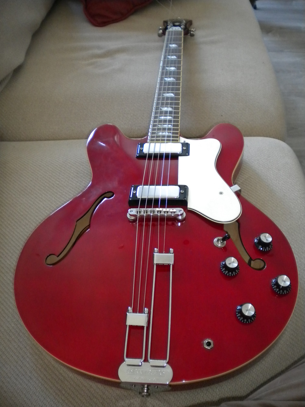 Photo Epiphone Riviera Reissue Epiphone Riviera Cherry (917632