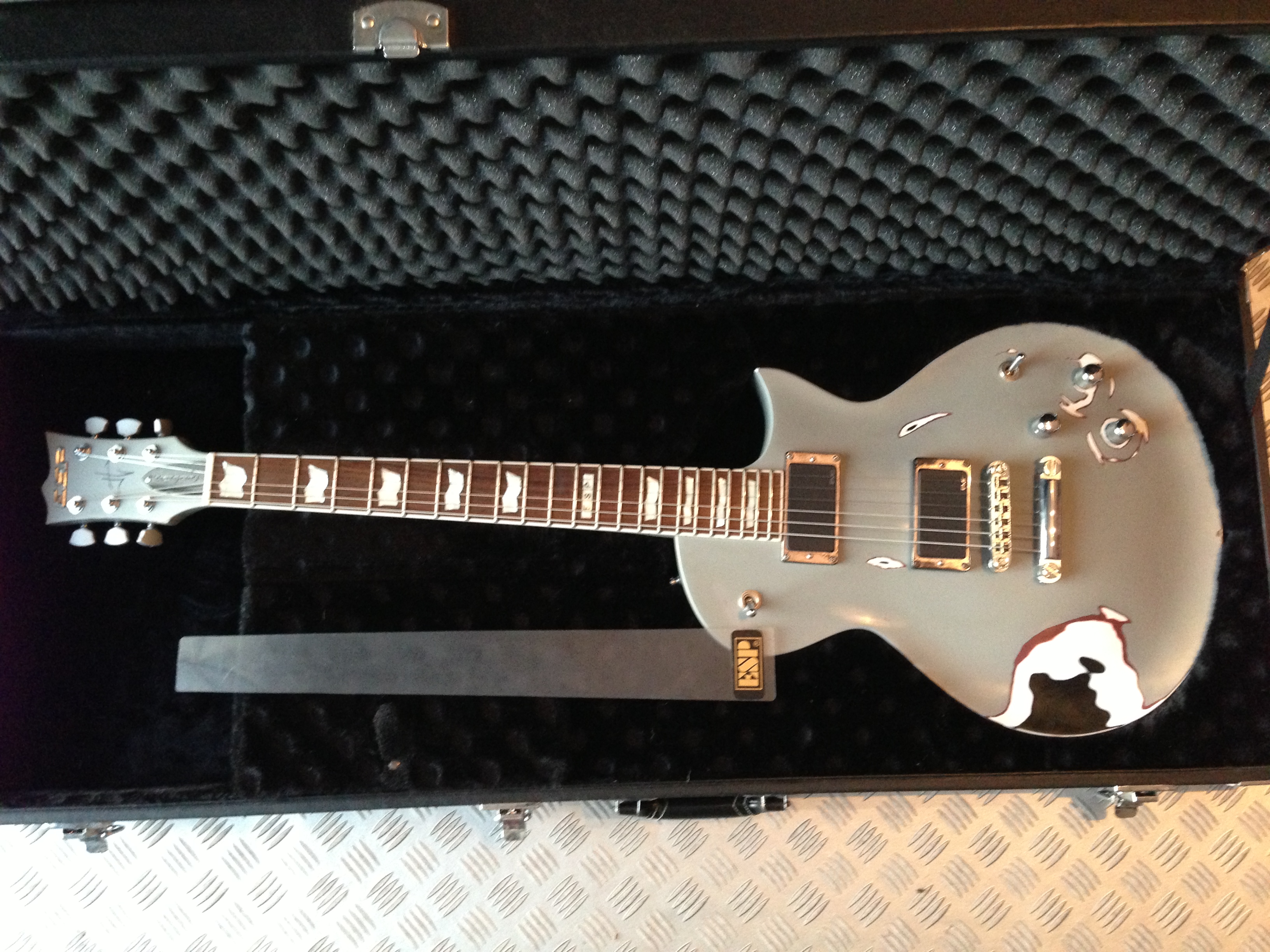 ESP Truckster Aged Primer Grey image (1749504) Audiofanzine