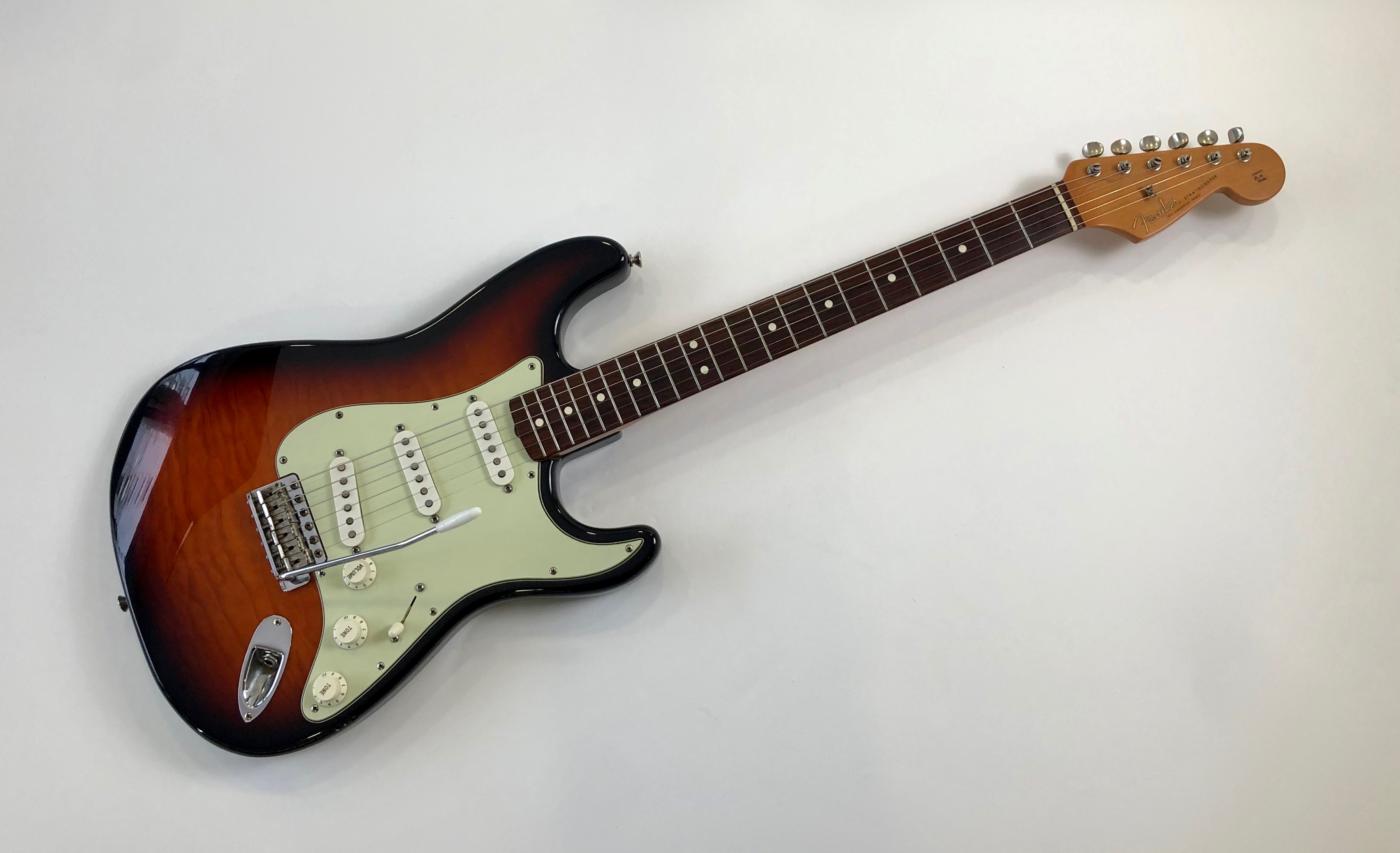 Fender Stratocaster Guitar Center 30th Anniversary Sunburst 1994 (IledeFrance) Audiofanzine