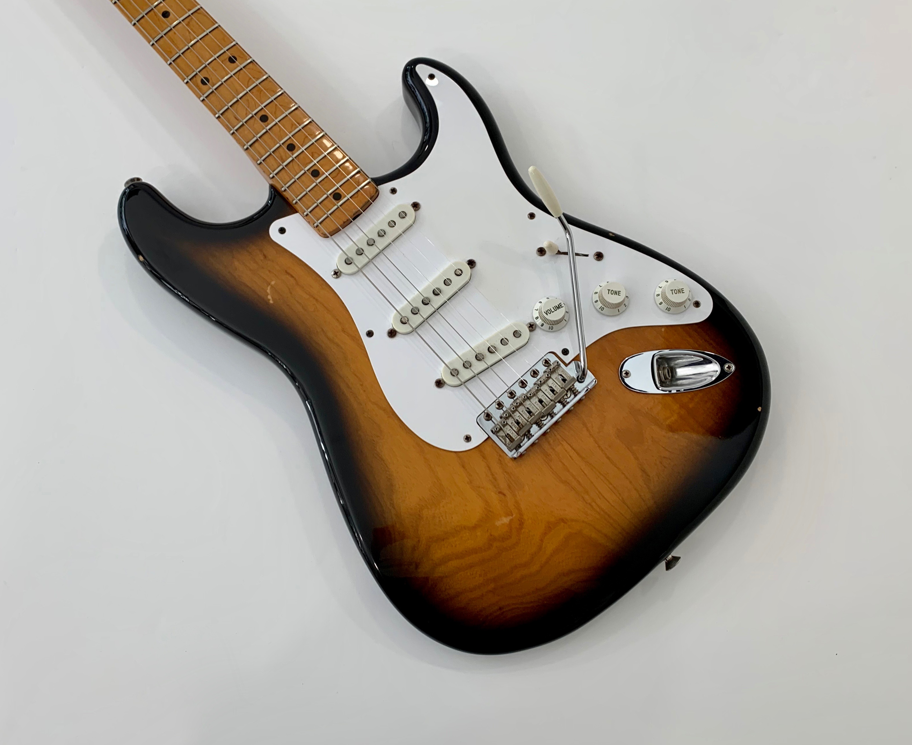 40th Anniversary 1954 Stratocaster (1994) Fender Audiofanzine