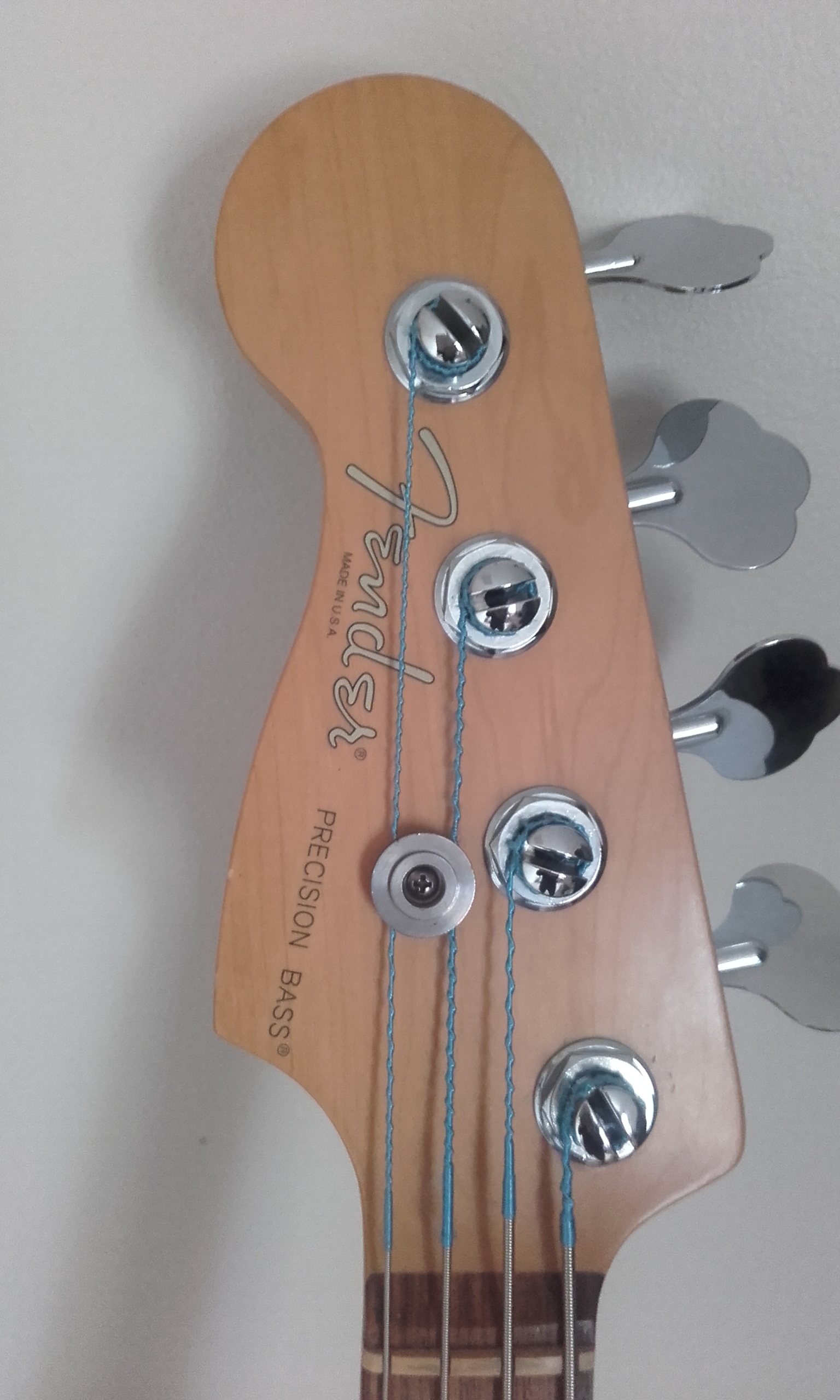 50th Anniversary Precision Bass (1996) Fender - Audiofanzine