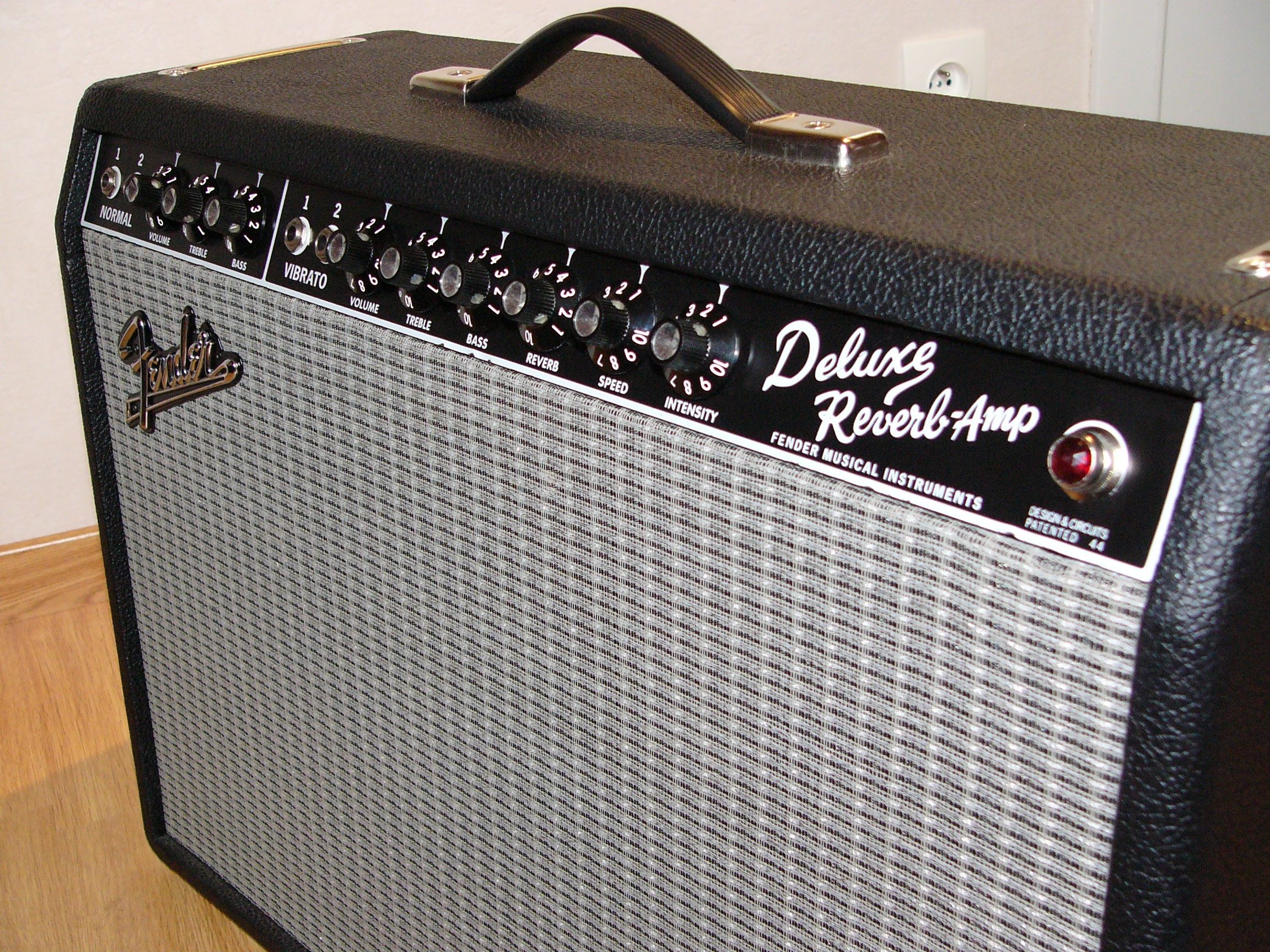 Photo Fender '65 Deluxe Reverb [1993-Current] : Fender Deluxe Reverb ...