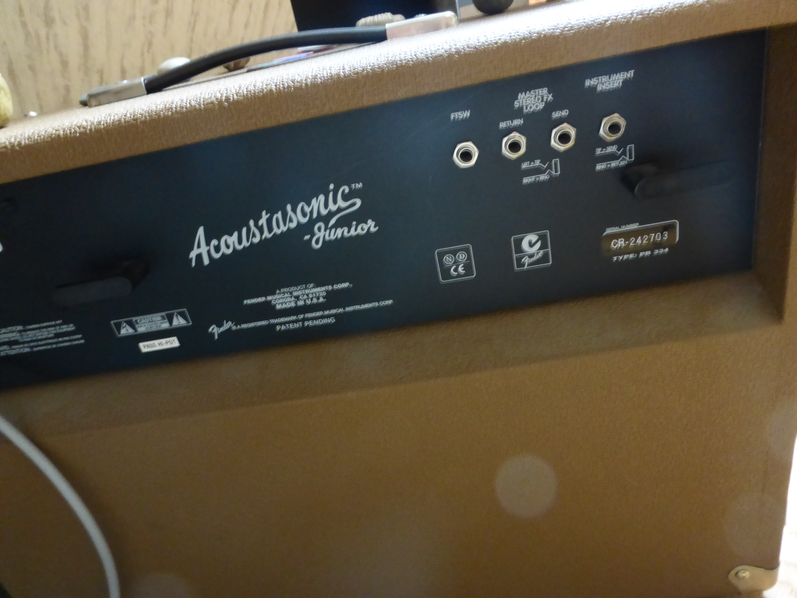 ACOUSTASONIC JUNIOR Fender Acoustasonic Junior Audiofanzine