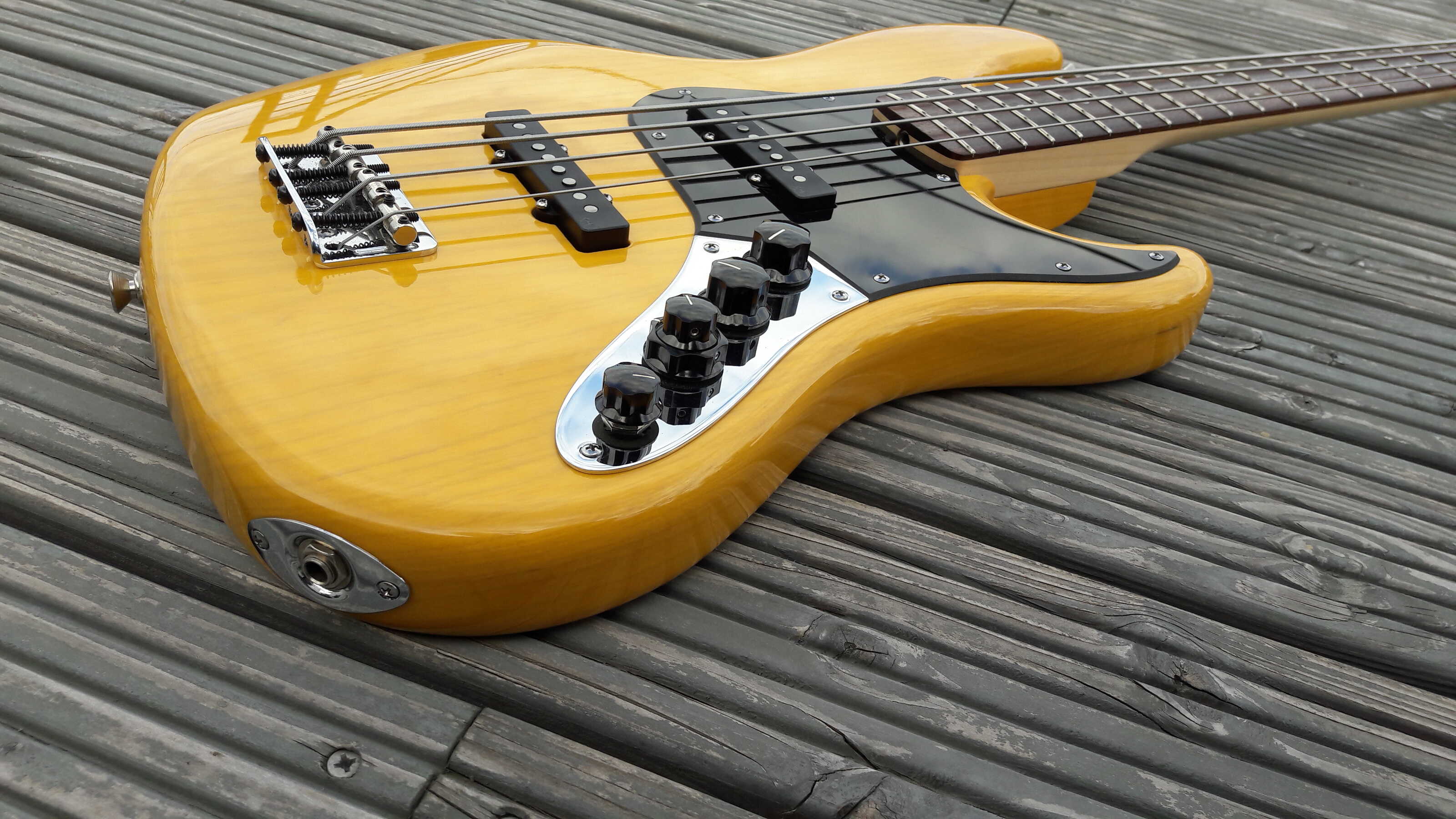 American Deluxe Jazz Bass Ash [2004 2009] Fender Audiofanzine