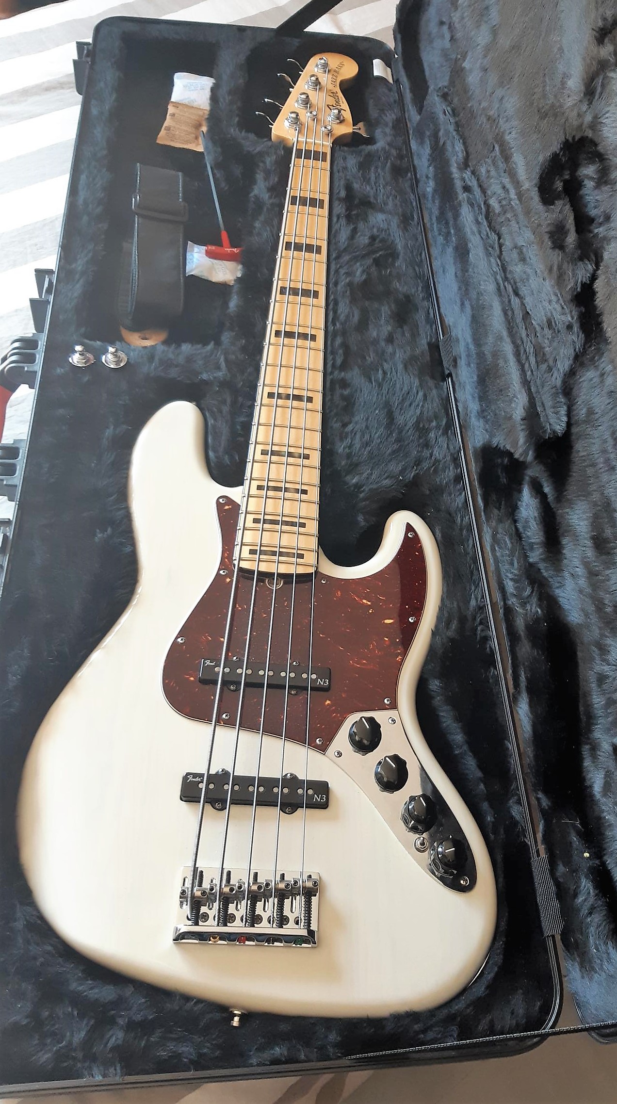 American Deluxe Jazz Bass V [2010 2015] Fender Audiofanzine